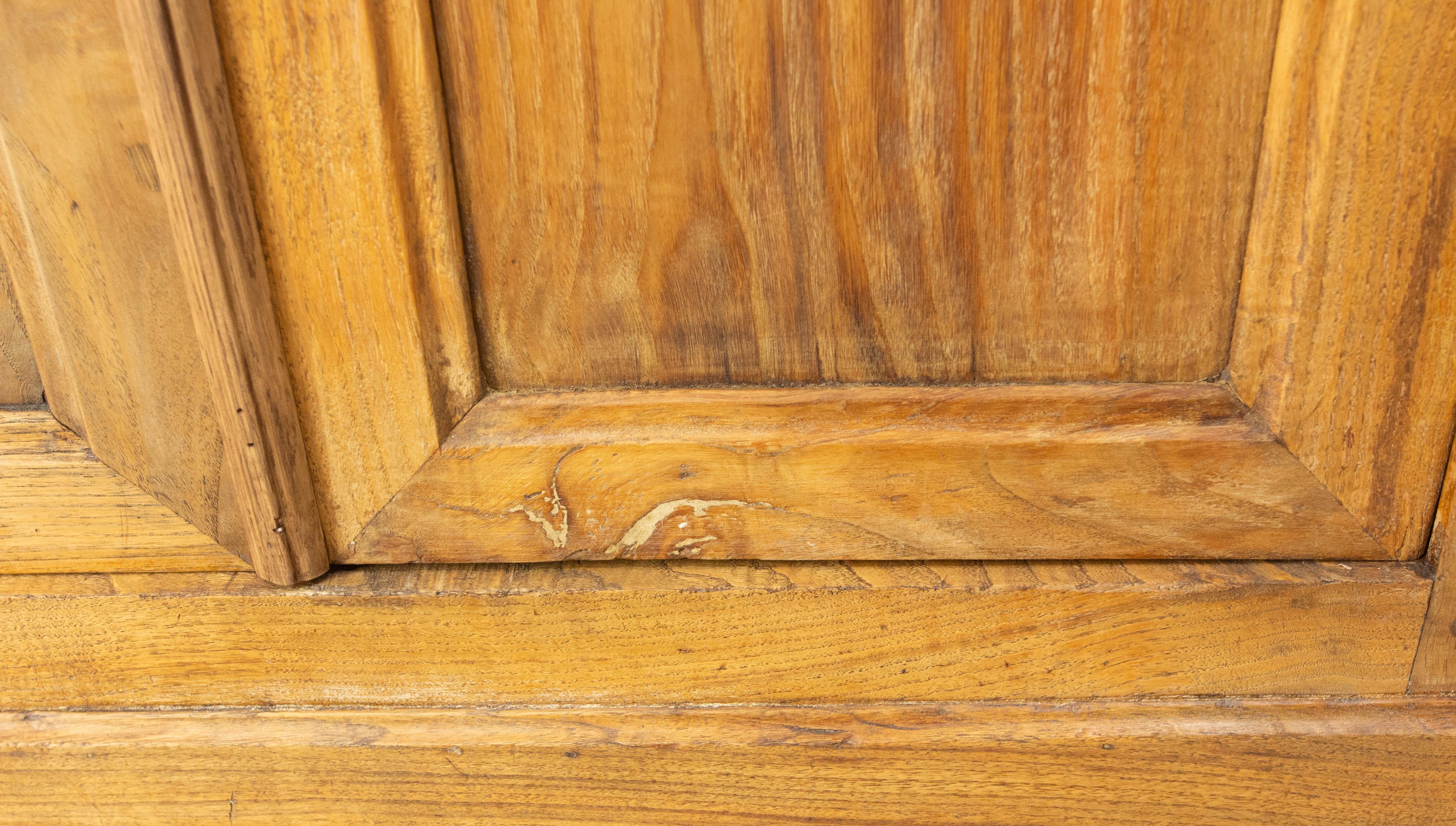 Libreria Vitrina in Castagno Louis Philippe Due Pezzi Tavola Laterale Metà del XIX C. in vendita 7