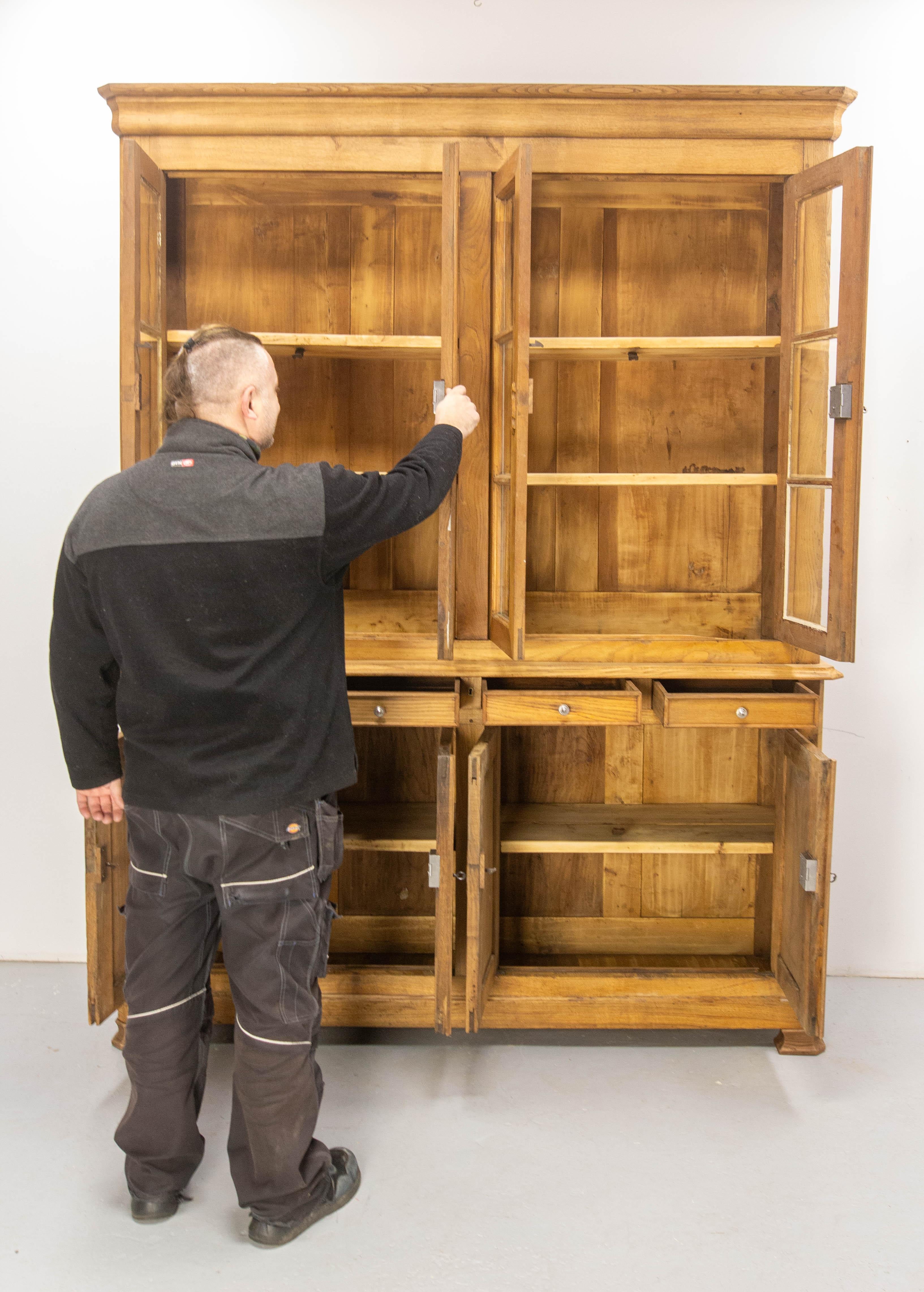 Libreria Vitrina in Castagno Louis Philippe Due Pezzi Tavola Laterale Metà del XIX C. in vendita 13