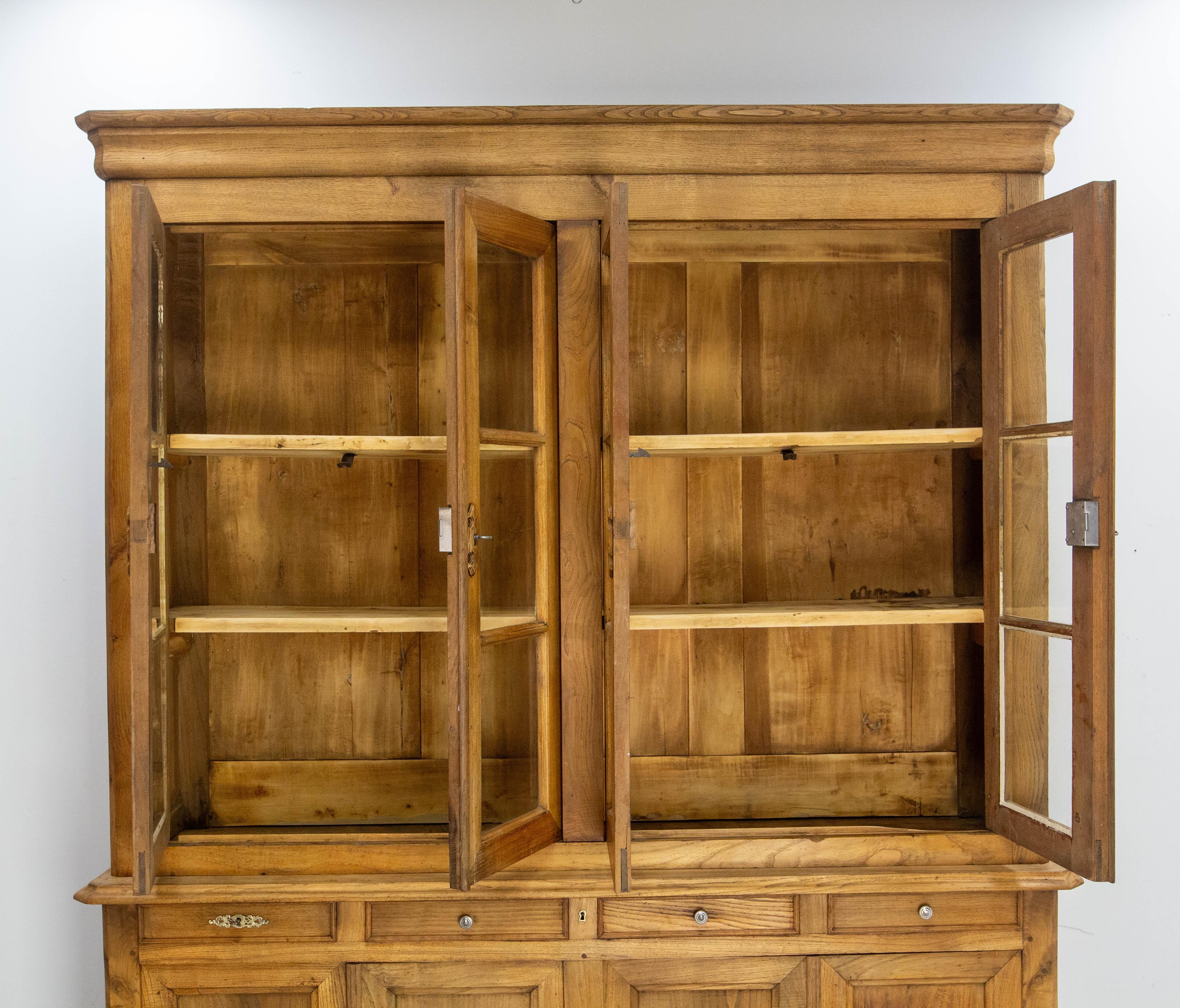 Libreria Vitrina in Castagno Louis Philippe Due Pezzi Tavola Laterale Metà del XIX C. in vendita 1