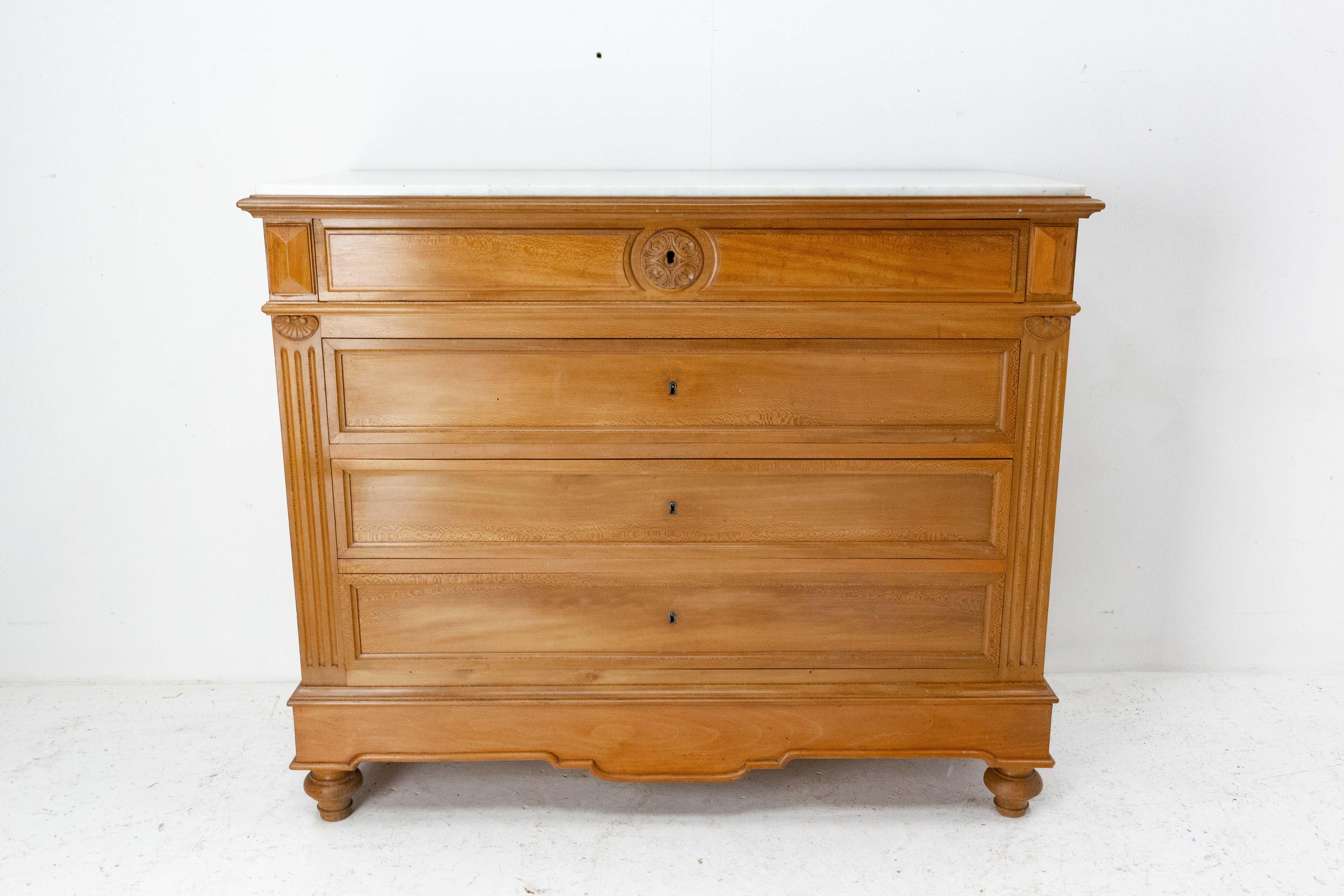 French commode chest of drawers 19th mid-century 
Wood plane and white marble top
Four drawers

Good antique condition, with minor signs of age and wear.

Shipping:
wooden case: L 122 P58 H102 cm 124KG.