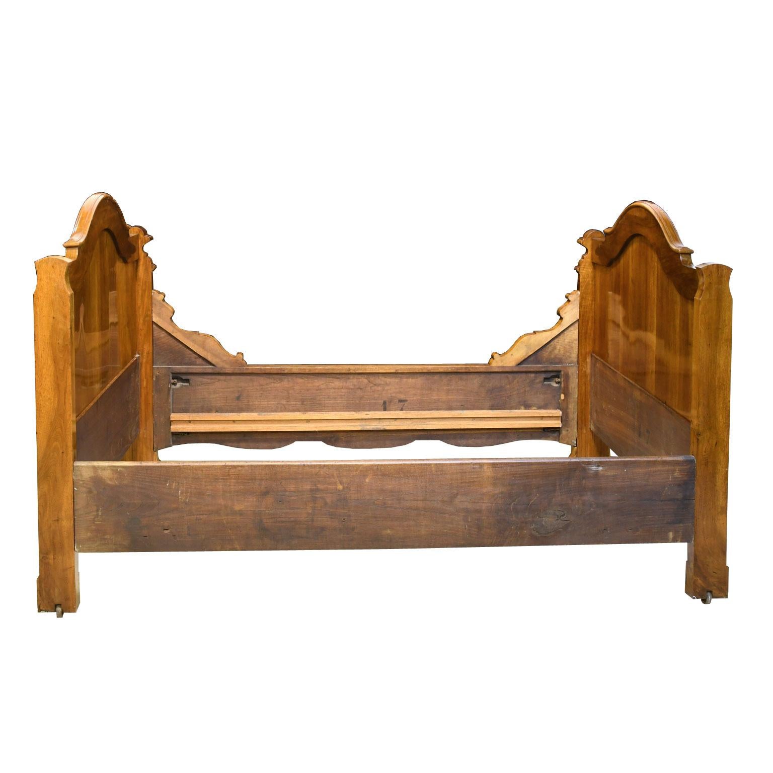 Französisches Louis Philippe Daybed aus gemasertem Nussbaum, um 1835 im Angebot 5