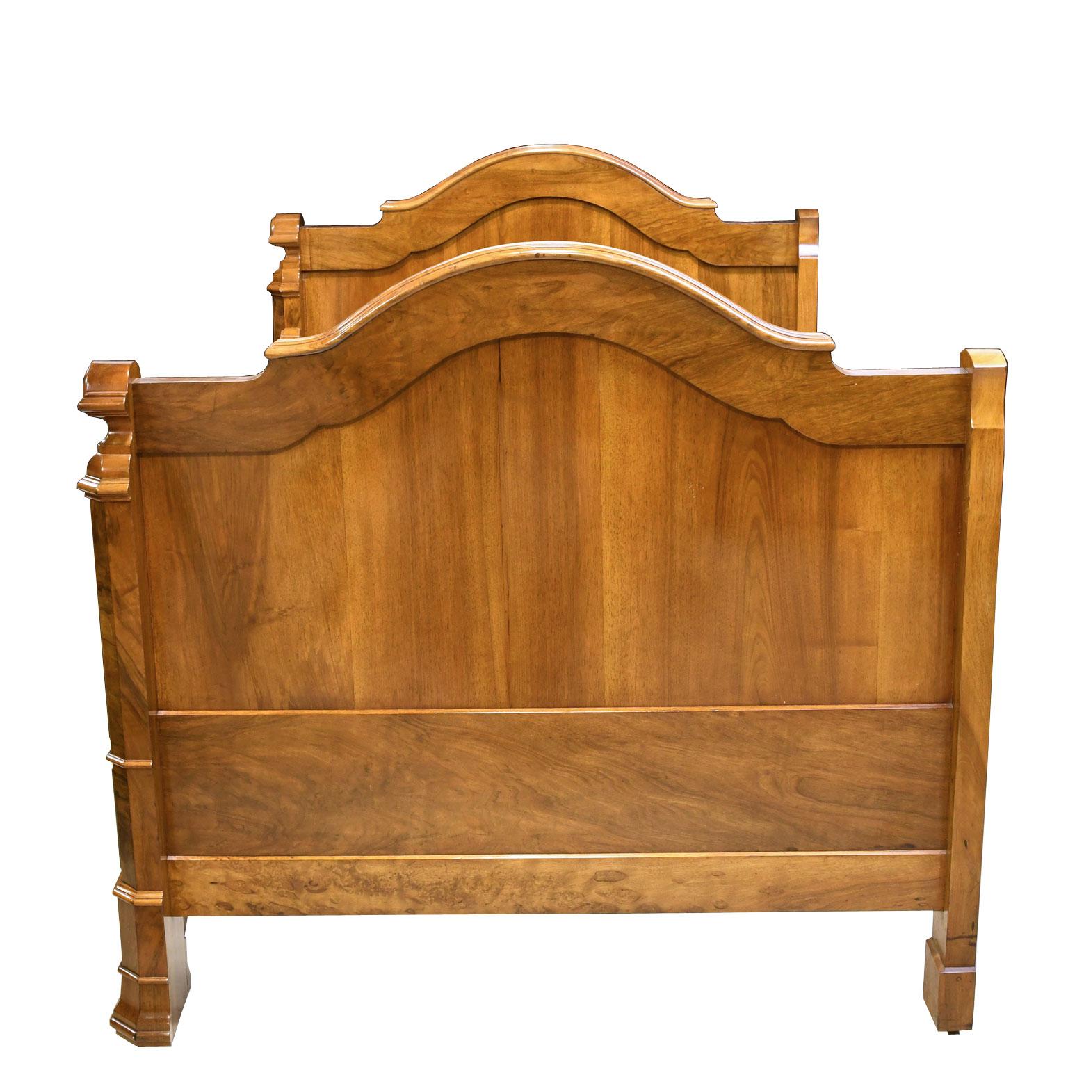 Französisches Louis Philippe Daybed aus gemasertem Nussbaum, um 1835 im Angebot 6