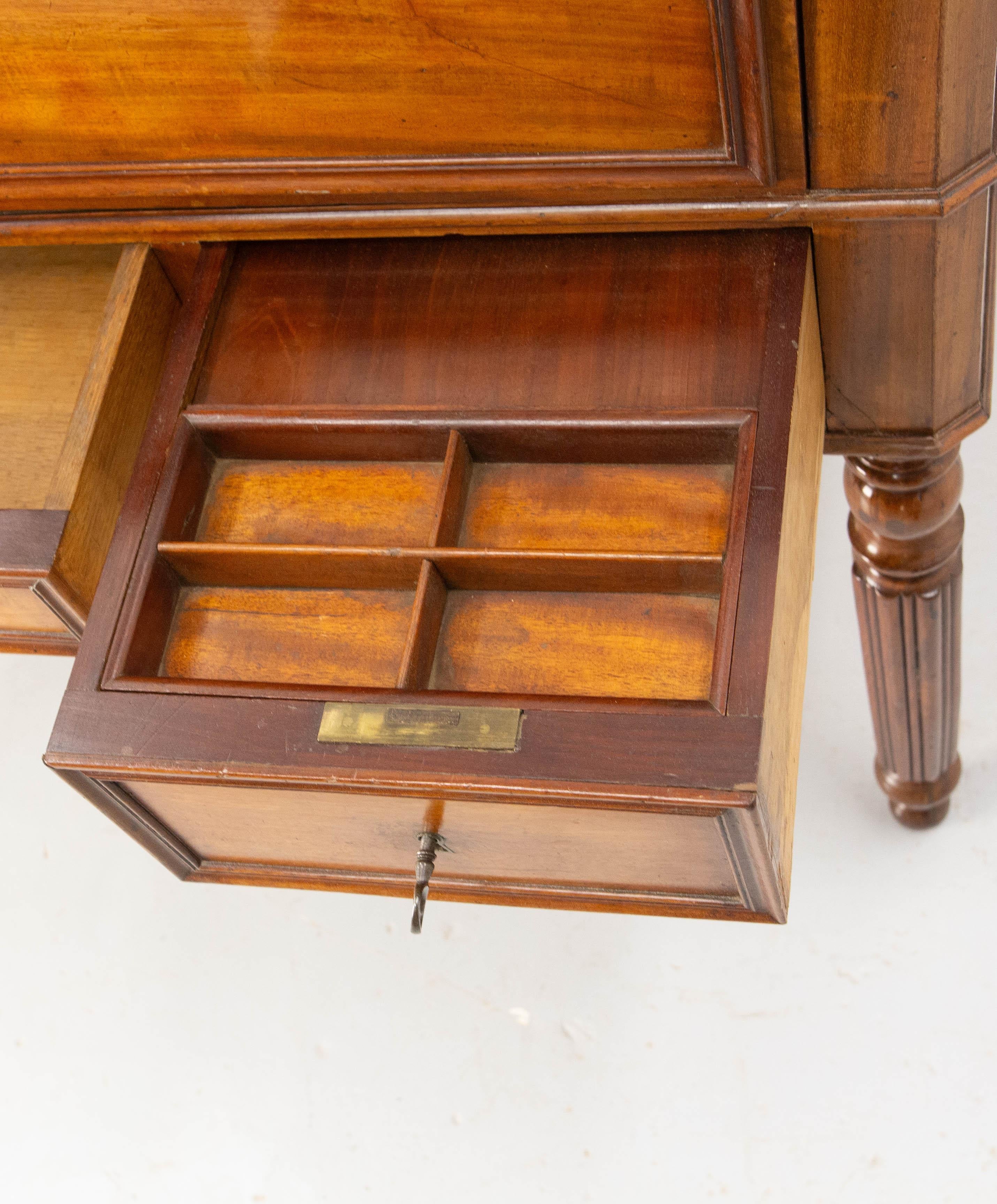 French  Louis Philippe Desk Writing Table Secret Drawers, 19th Century In Good Condition For Sale In Labrit, Landes