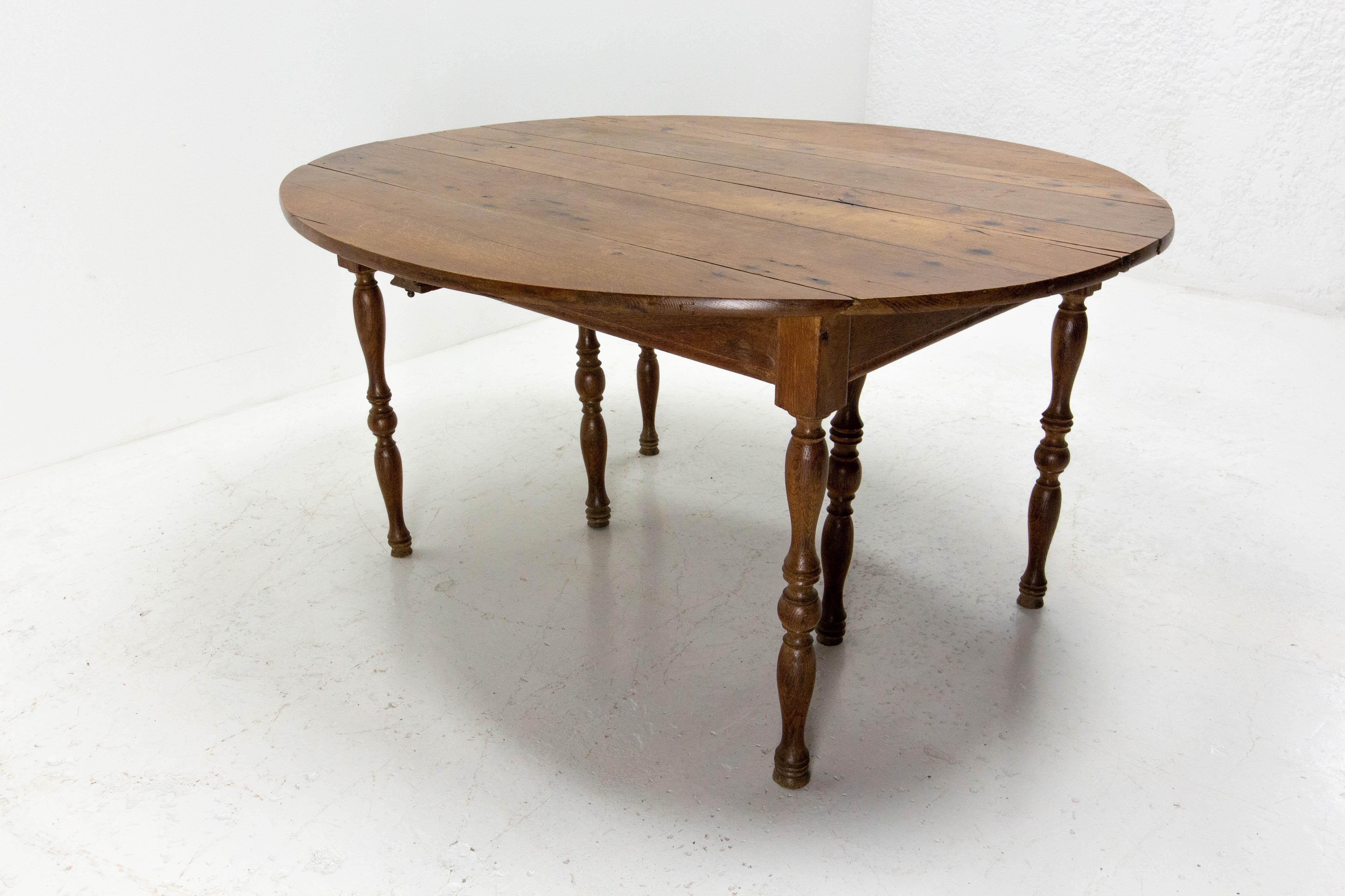 French Louis Philippe Extendable Dining Table Drop Leaf, Oak, Mid 19th Century In Good Condition In Labrit, Landes