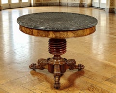 Mesa de centro francesa Louis Philippe de nogal figurado y mármol breccia gueridón