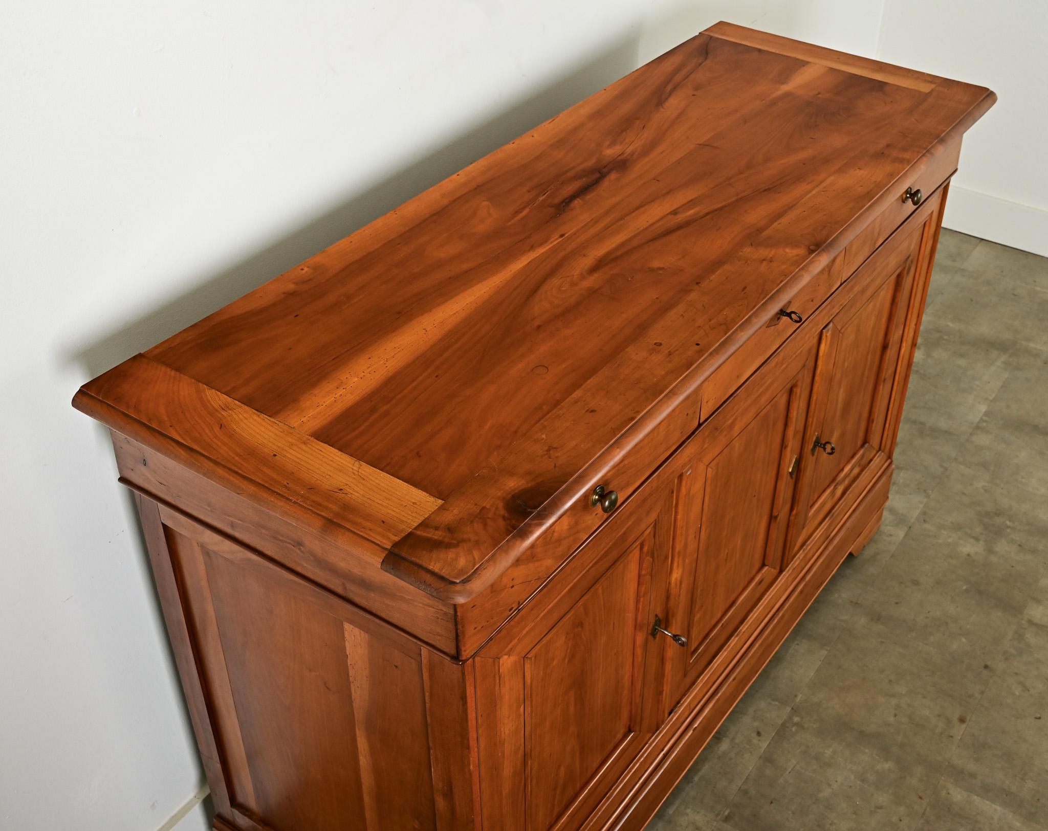 Français Enfilade française Louis Philippe Fruitwood en vente