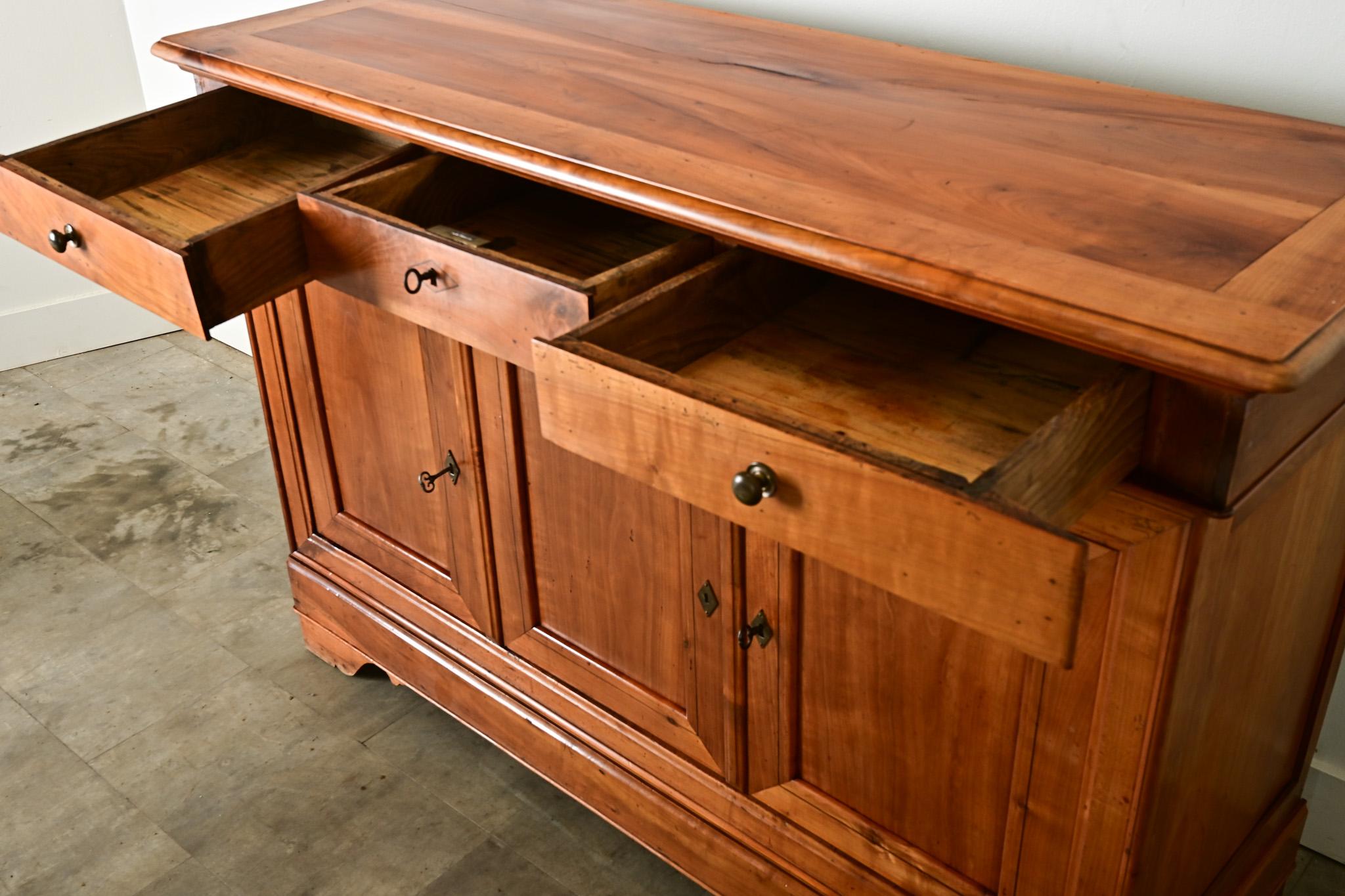 Sculpté Enfilade française Louis Philippe Fruitwood en vente