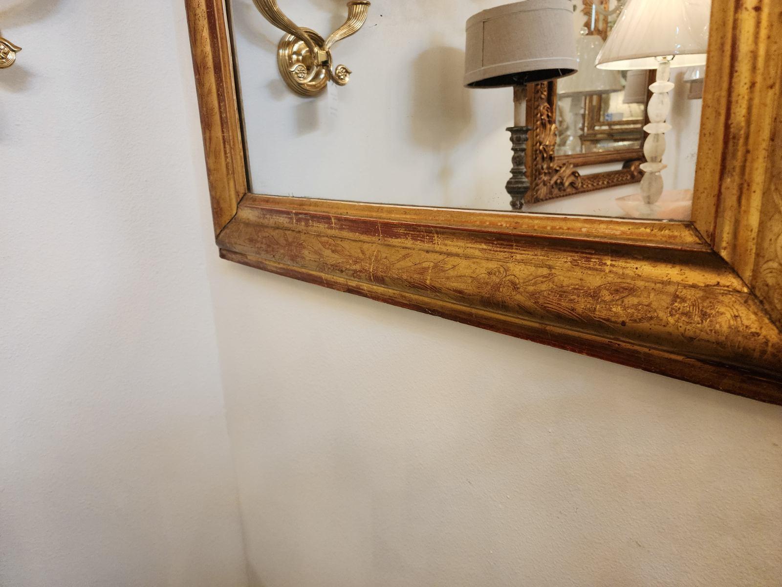 Espejo francés Louis Philippe de madera dorada Europeo en venta