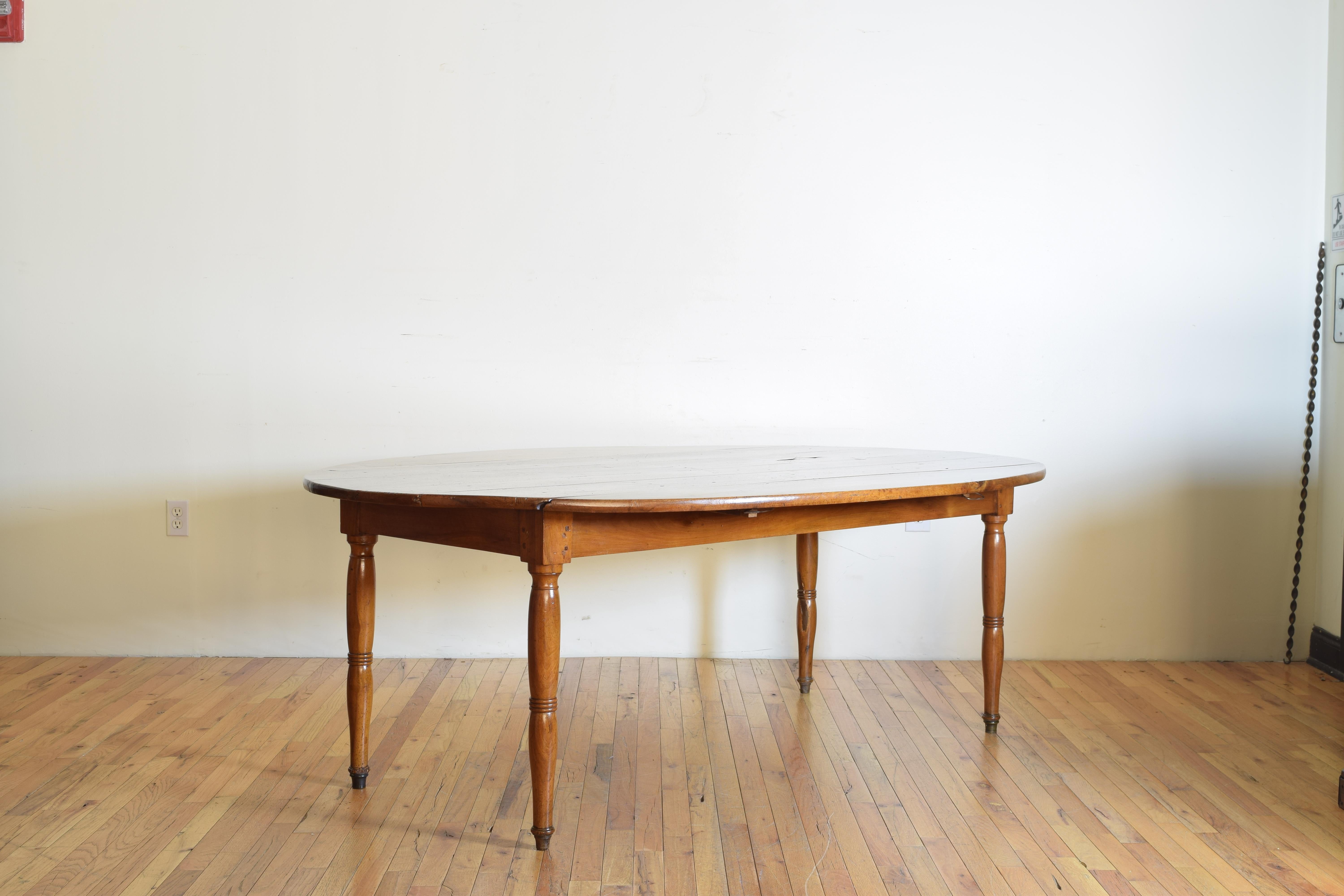 French Louis Philippe Light Walnut Folding Dining Table, circa 1830-1840 In Good Condition In Atlanta, GA