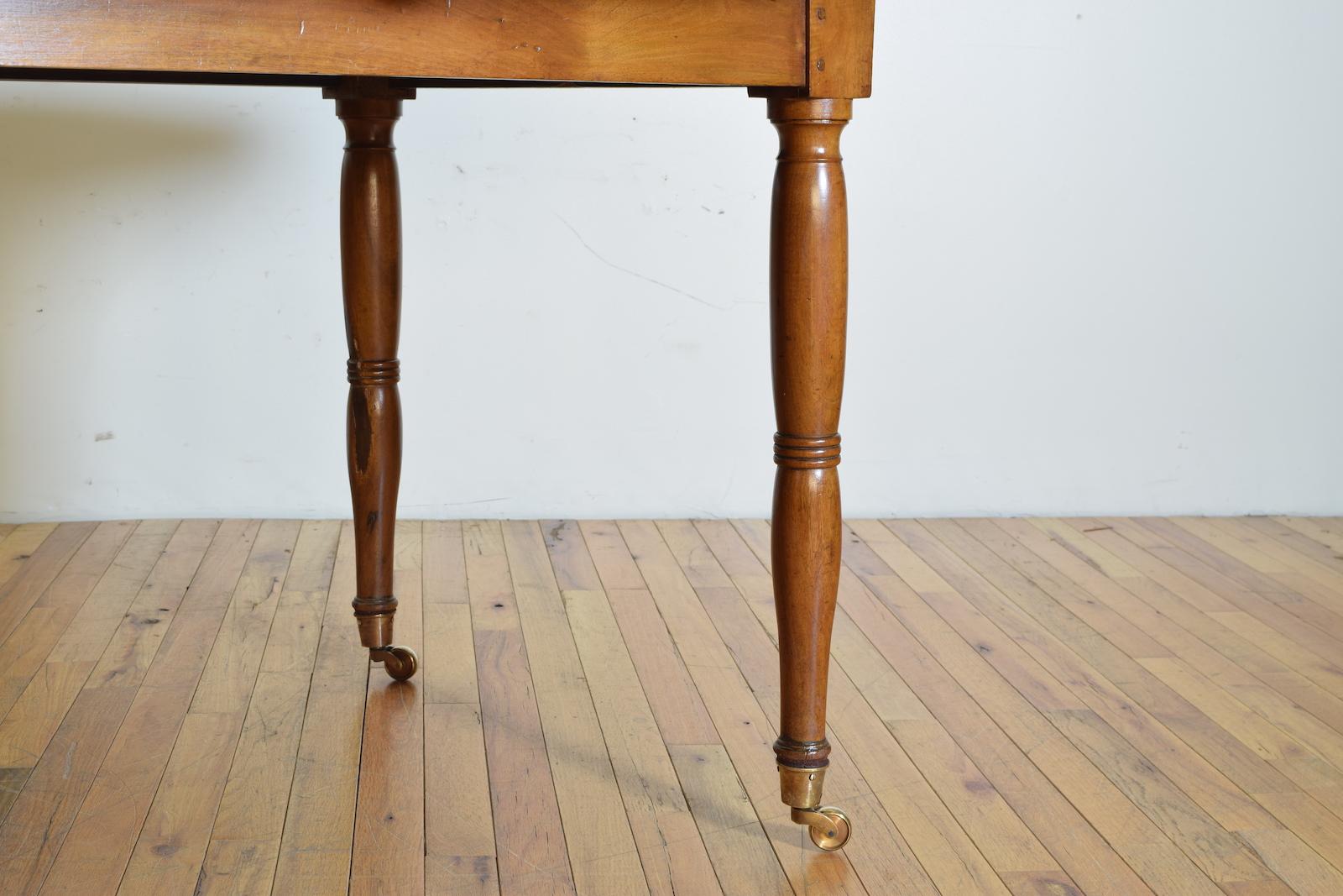 French Louis Philippe Light Walnut Folding Dining Table, circa 1830-1840 For Sale 4