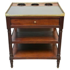 Tavolino da vino in mogano in stile Luigi Filippo francese con piano in ardesia e decorazioni in ottone