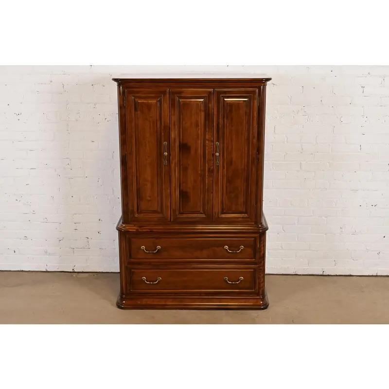 Rustico Comò francese in acero Louis Philippe o cassapanca per gentiluomini in vendita