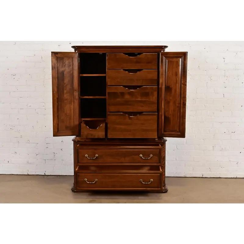 Fine XX secolo Comò francese in acero Louis Philippe o cassapanca per gentiluomini in vendita