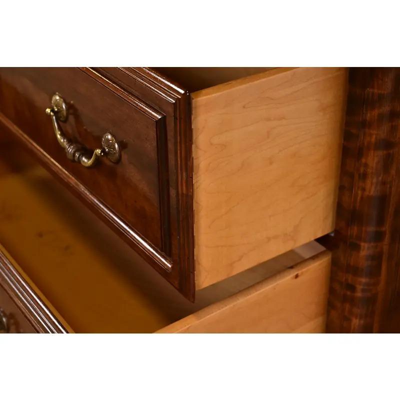 Comò francese in acero Louis Philippe o cassapanca per gentiluomini in vendita 2