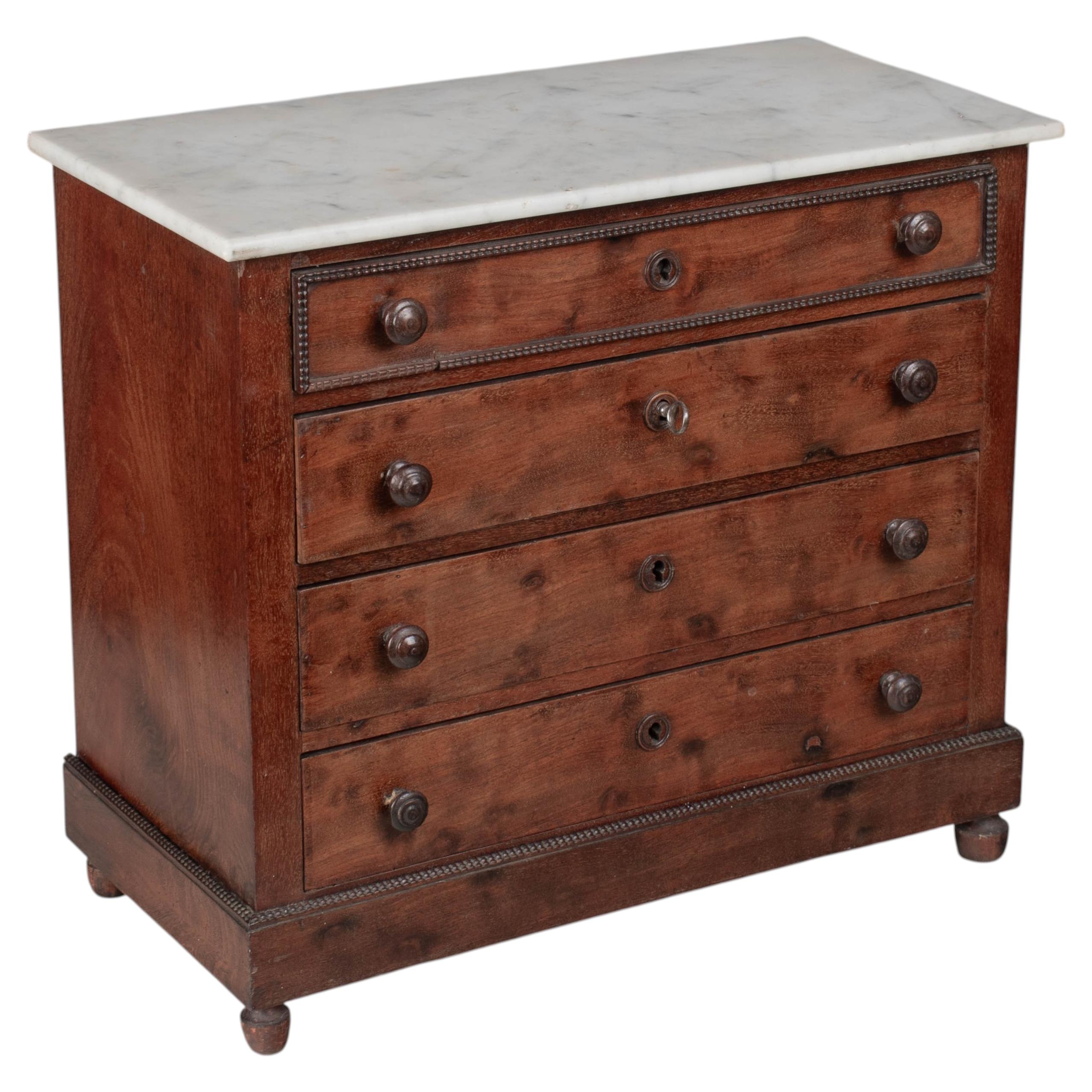 Commode o cassapanca in miniatura di Louis Philippe