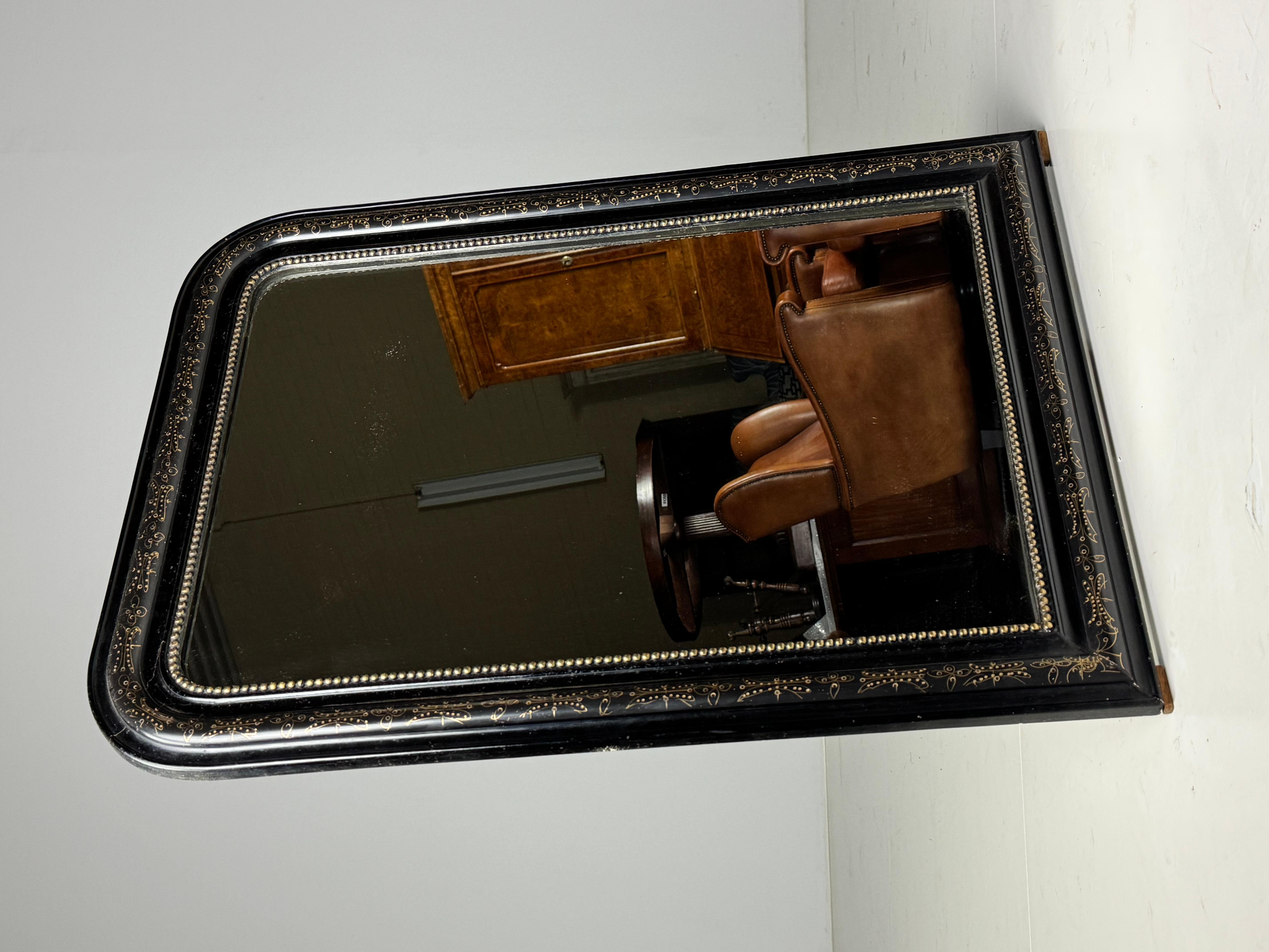 Specchio francese Louis Philippe, nero

Fine del XIX secolo. Cornice nera con sottile decorazione dorata.

Dimensioni: 90H x 66W x 7D cm