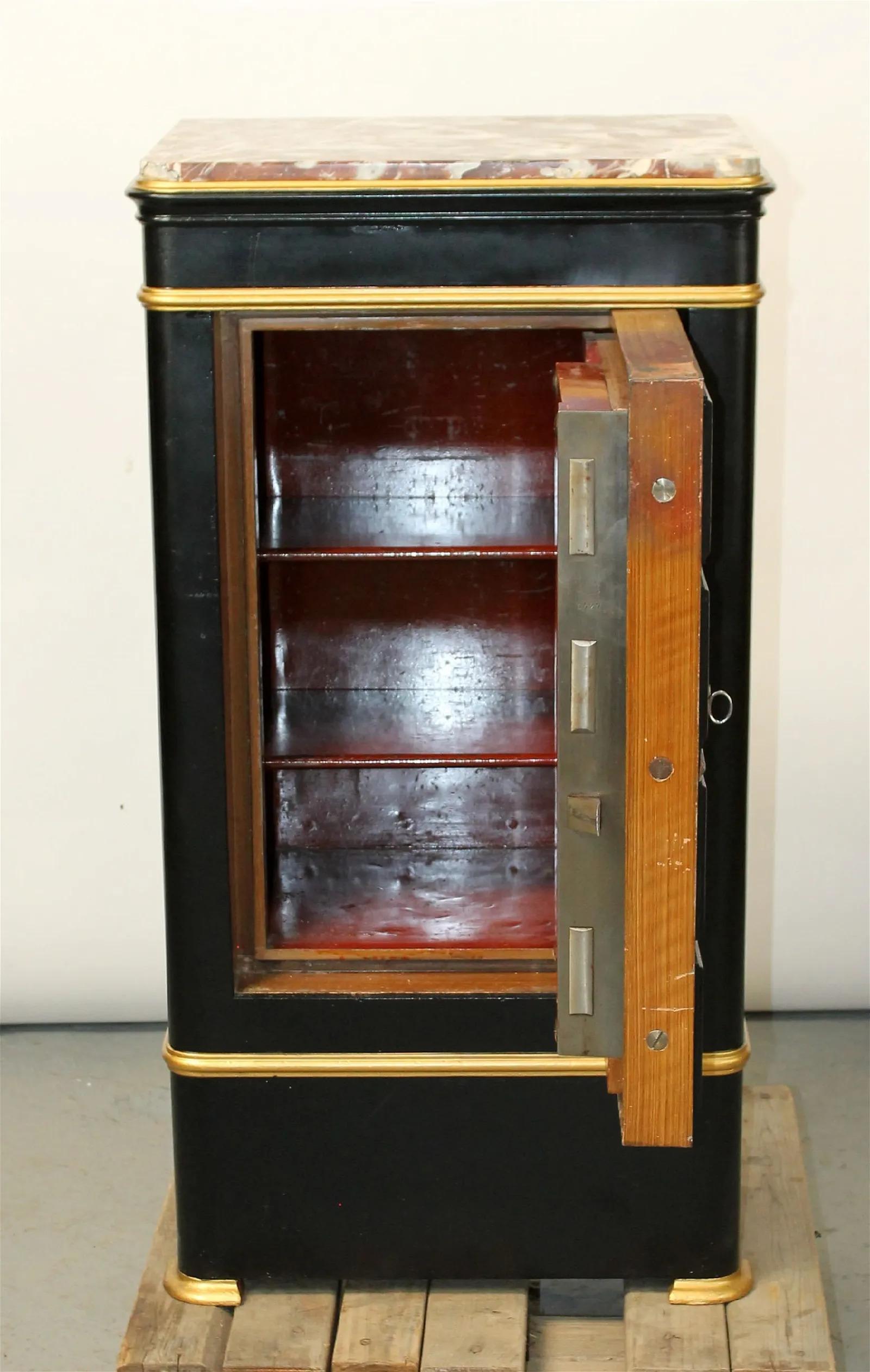 French Louis Philippe Painted Safe With Marble Top In Good Condition For Sale In Brooklyn, NY
