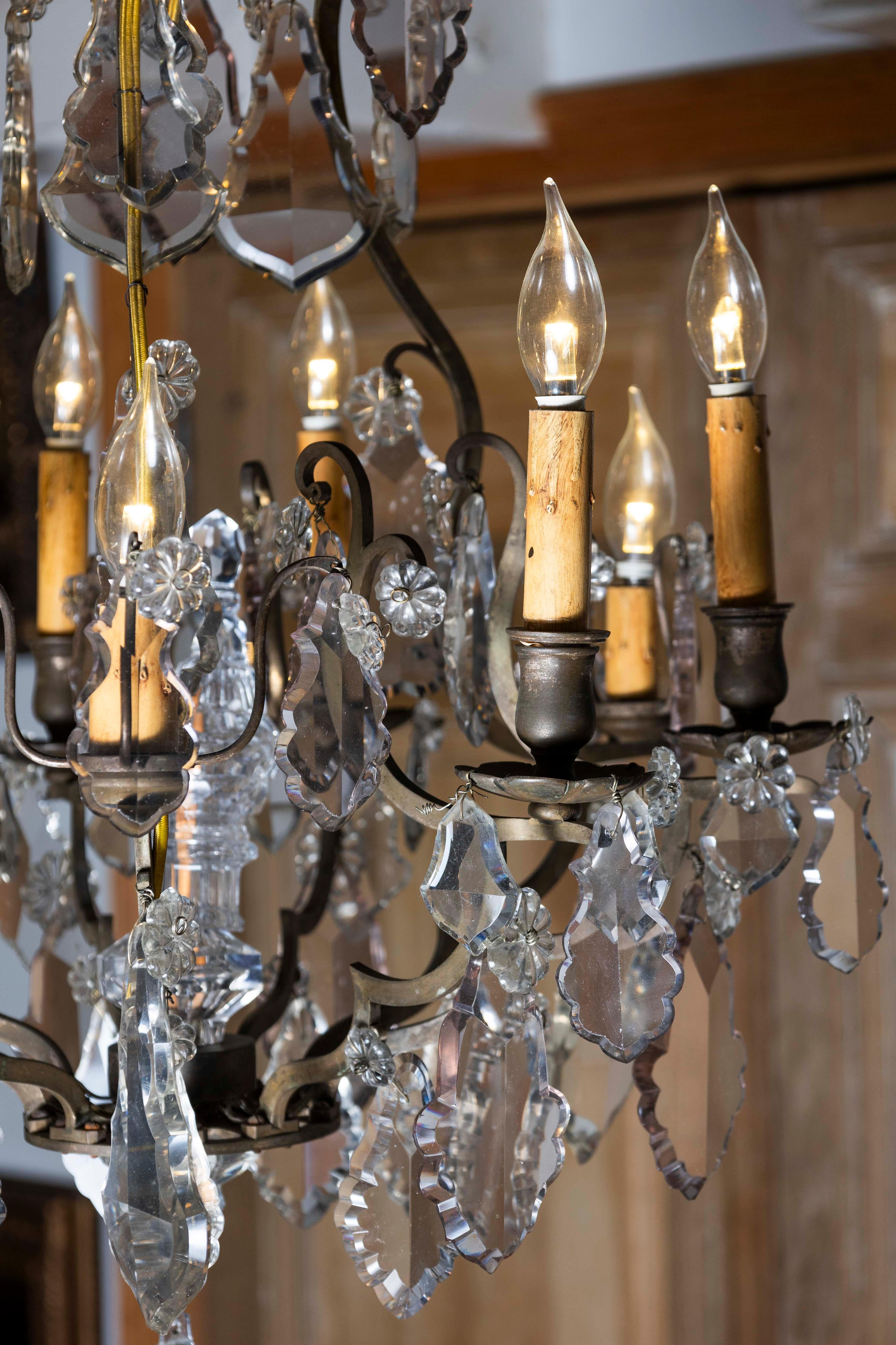 Araña francesa de cristal de ocho luces con remate del periodo Louis Philippe de la década de 1840 Francés en venta
