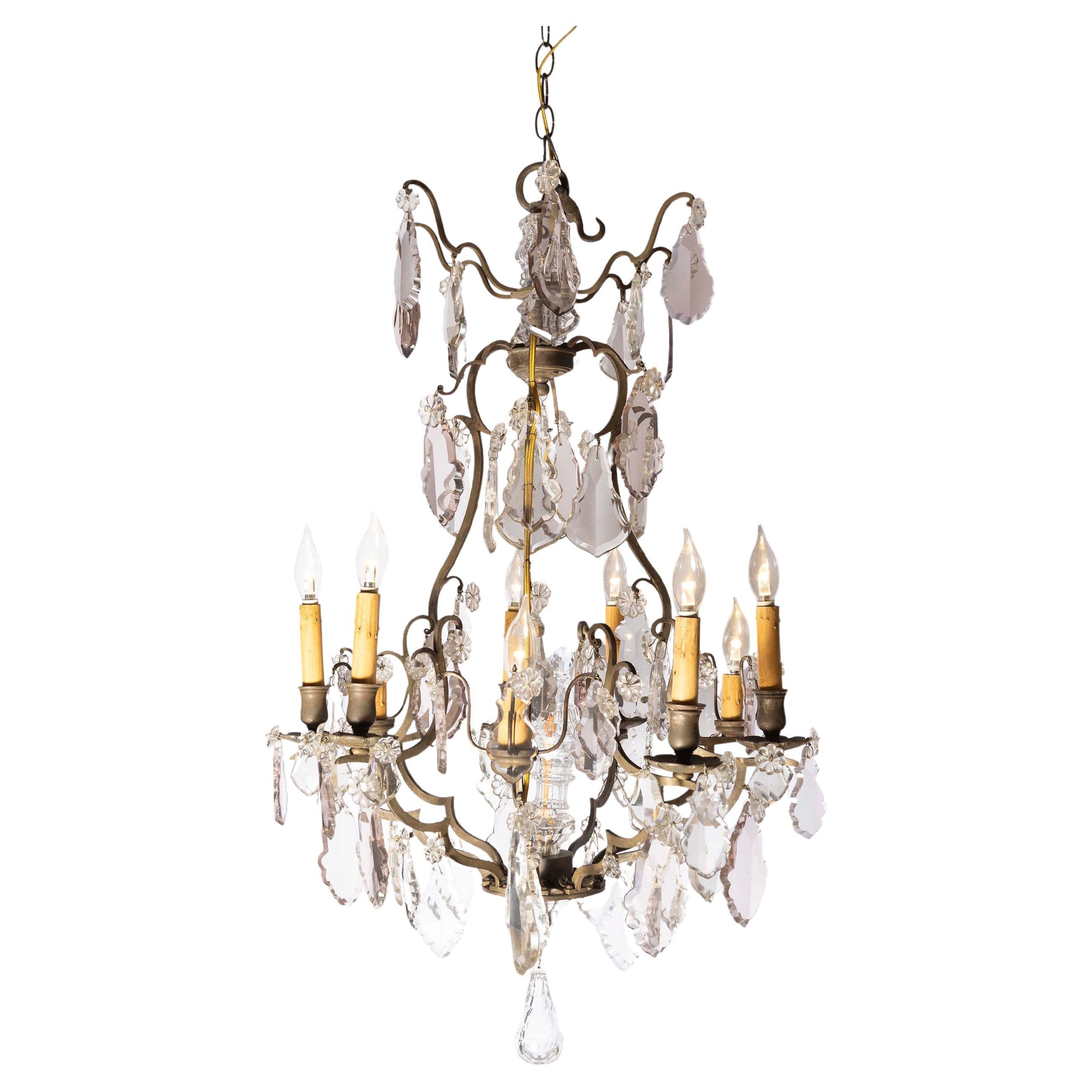 Araña francesa de cristal de ocho luces con remate del periodo Louis Philippe de la década de 1840 en venta