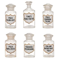 Pots d'apothicaire en verre d'époque Louis-Philippe des années 1840 avec étiquettes en latin