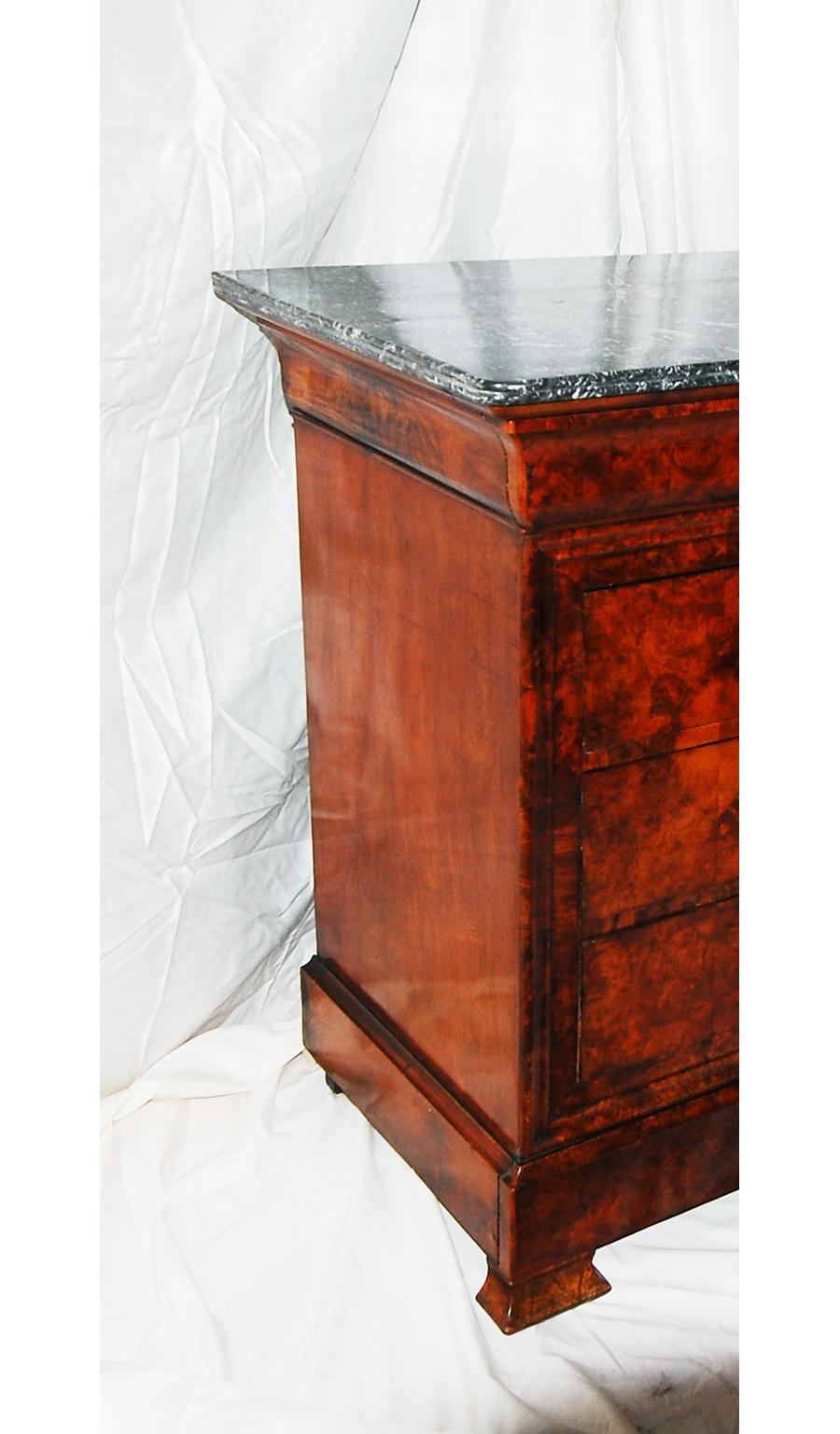 French Louis Philippe Period burl walnut chest of five drawers with separate original marble top. The wonderful matched burl walnut veneer to the front of the drawers is what makes this a special commode. The chest appears to have only 3 drawers,