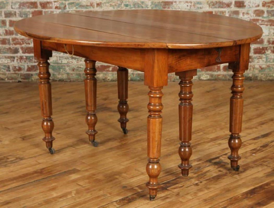 French Louis Philippe Period Drop Leaf Table In Good Condition In Doylestown, PA