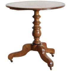 French Louis Philippe Period Light Walnut Circular Tilt-Top Table, circa 1835
