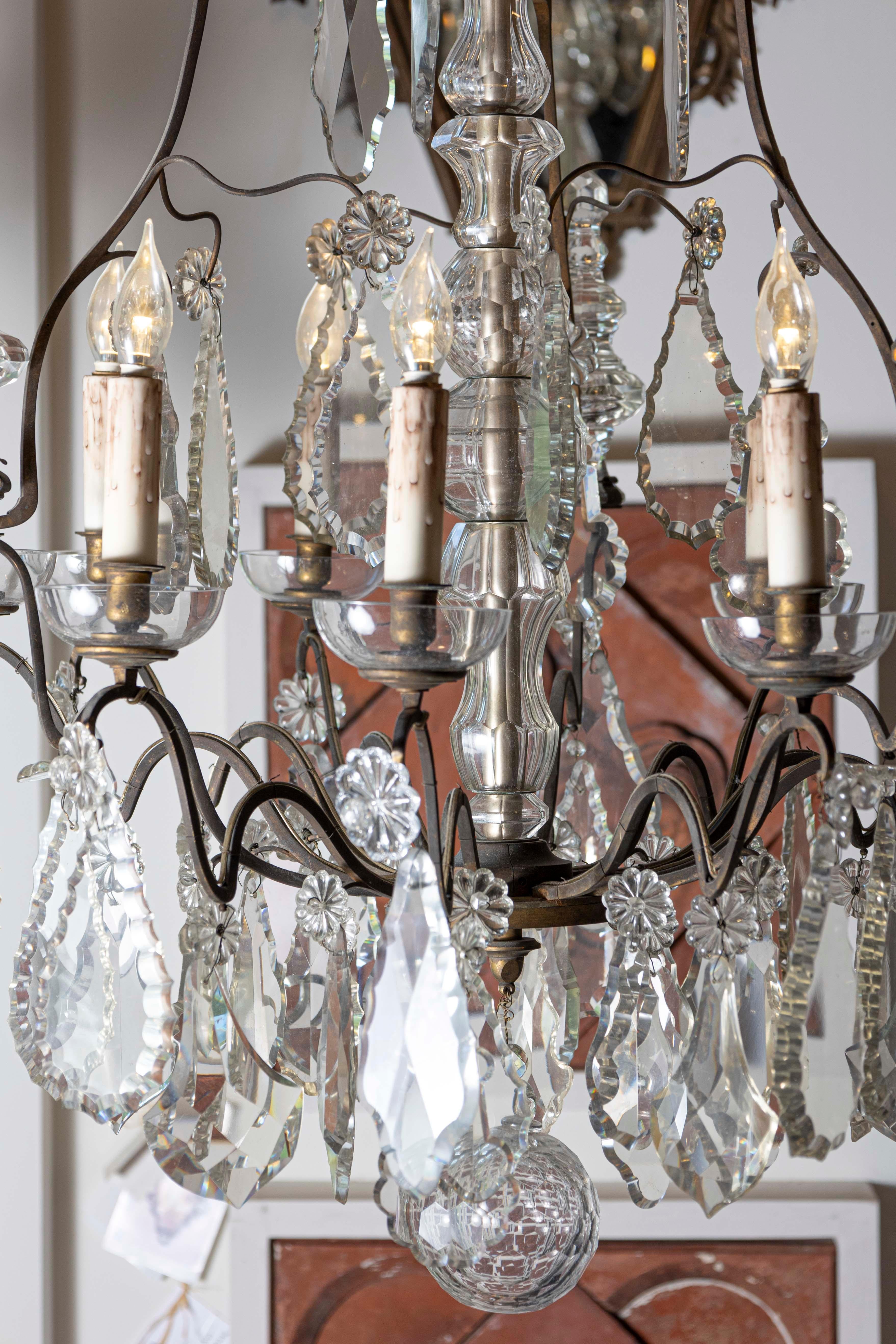 Louis-Philippe Lustre à neuf lumières en cristal et fer d'époque Louis Philippe, vers 1840 en vente