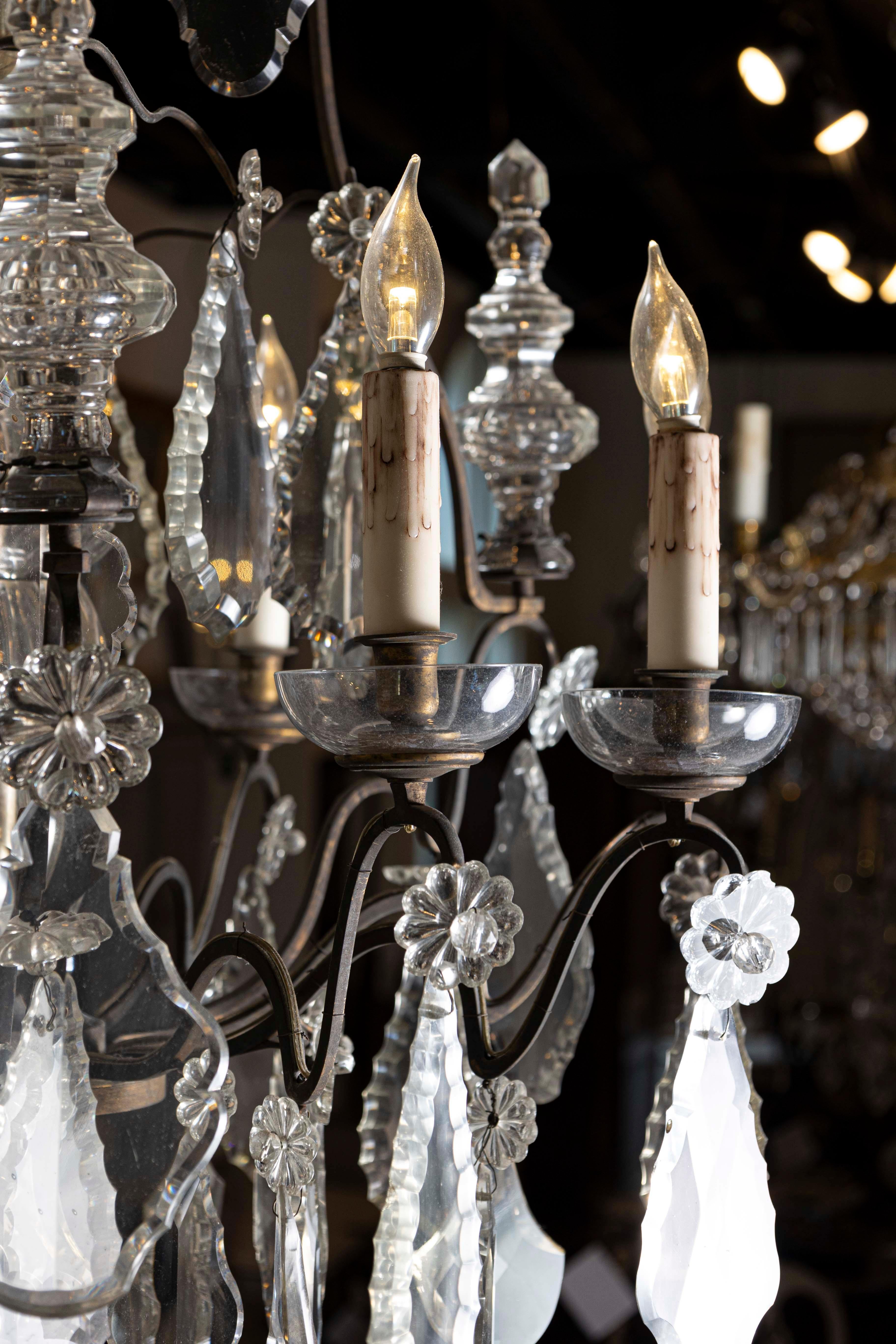 Lustre à neuf lumières en cristal et fer d'époque Louis Philippe, vers 1840 Bon état - En vente à Atlanta, GA