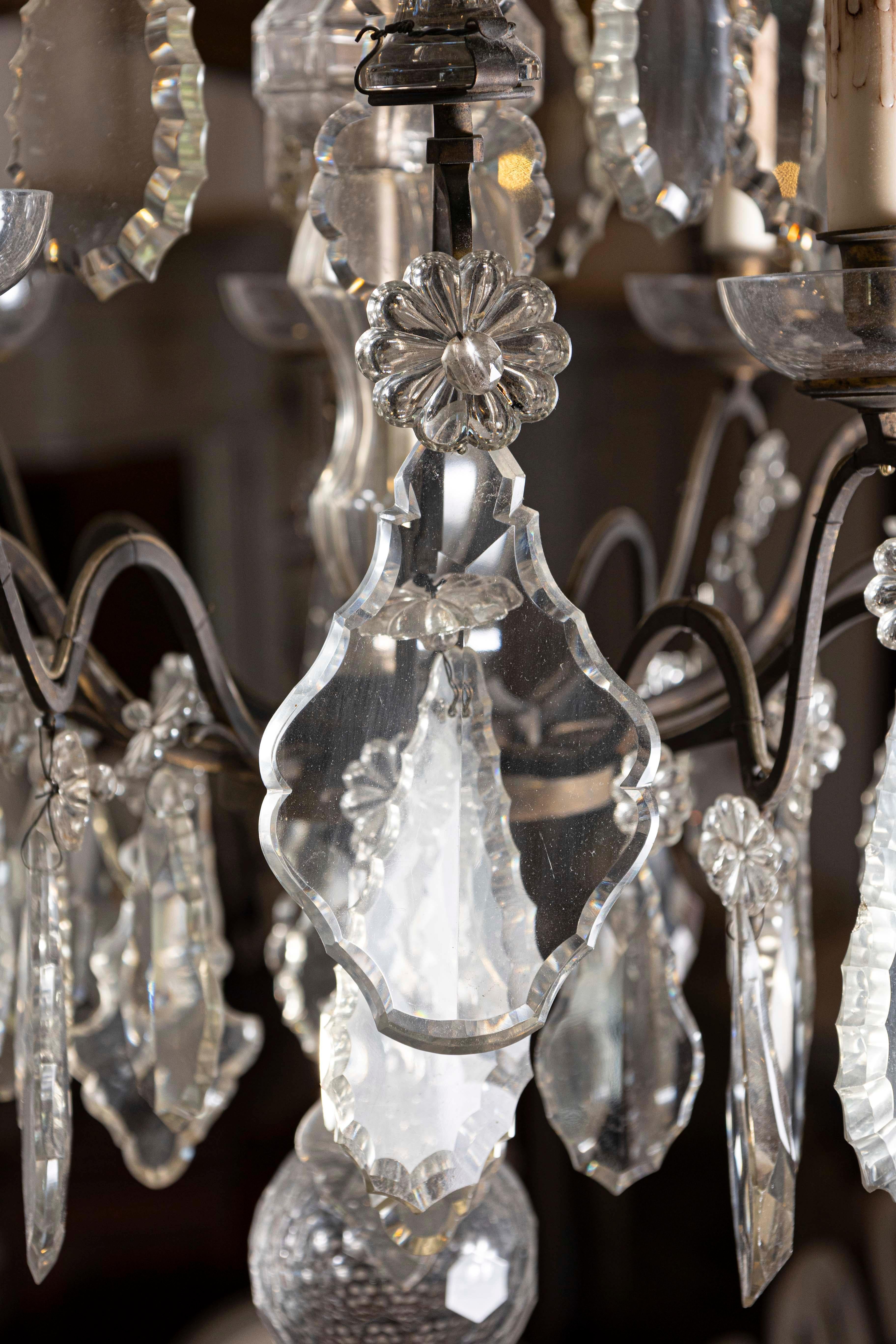 XIXe siècle Lustre à neuf lumières en cristal et fer d'époque Louis Philippe, vers 1840 en vente