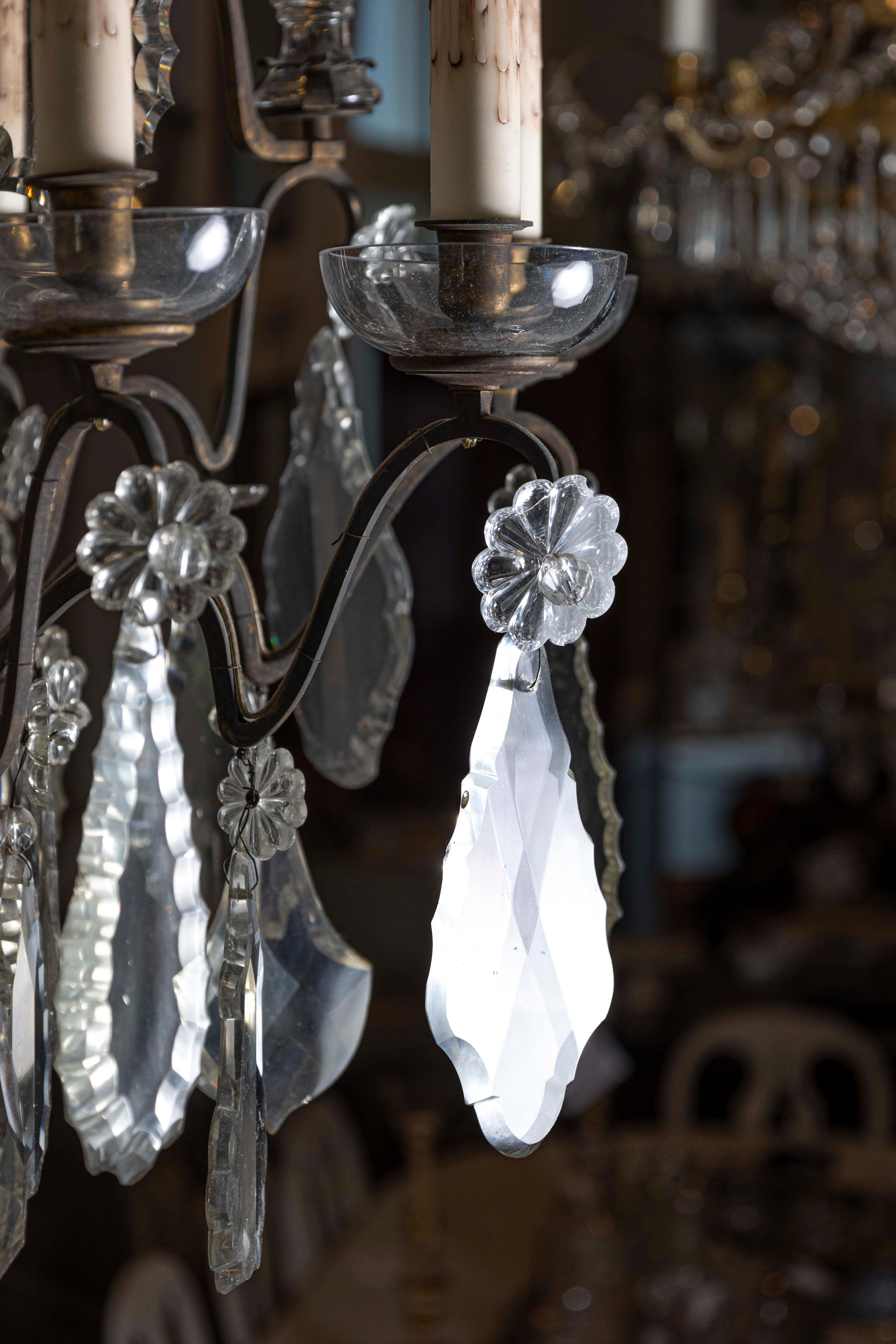 Lustre à neuf lumières en cristal et fer d'époque Louis Philippe, vers 1840 en vente 1