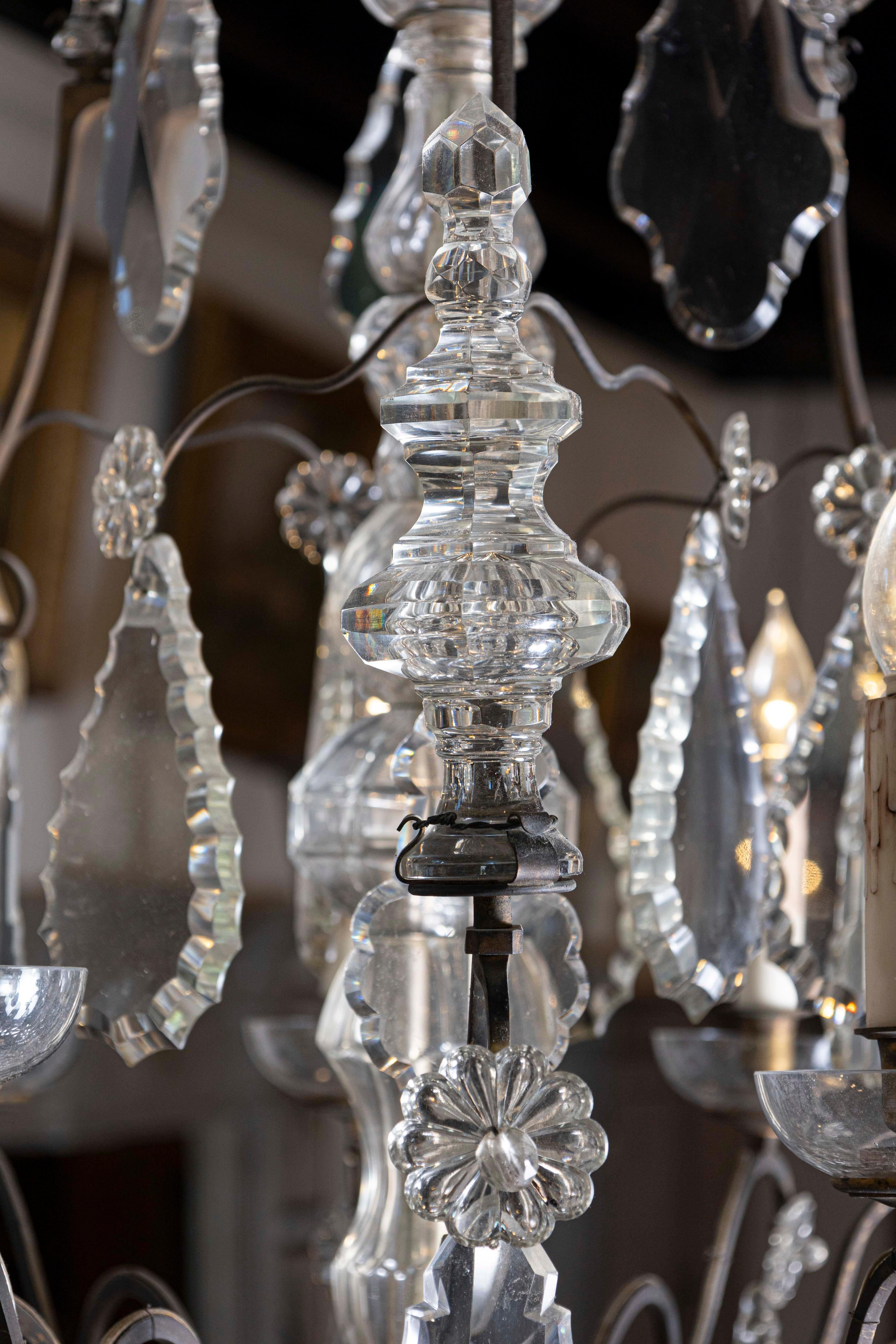 Lustre à neuf lumières en cristal et fer d'époque Louis Philippe, vers 1840 en vente 2