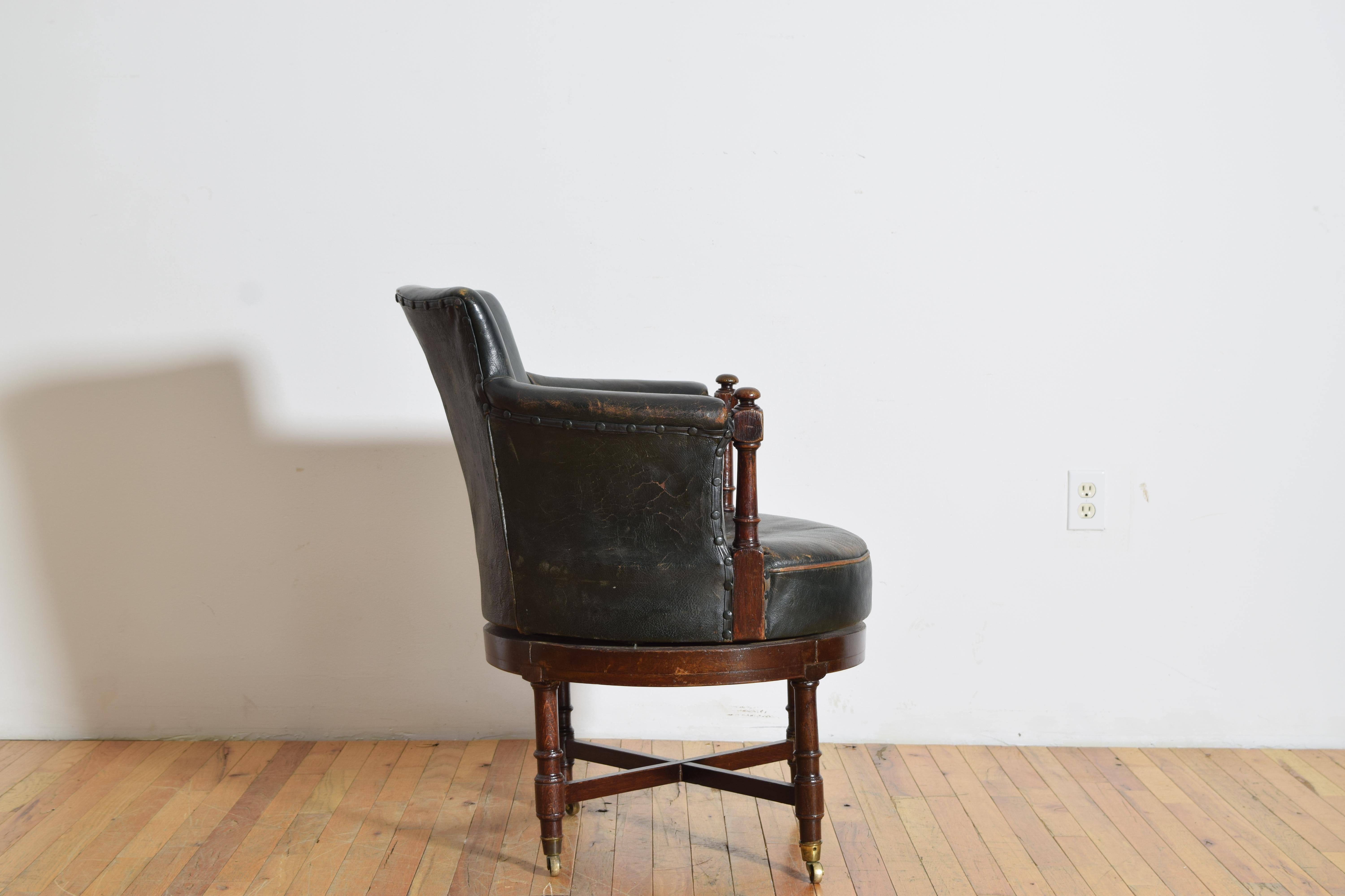 Französisch Louis Philippe Periode Eiche & Leder gepolstert Schreibtisch Bergere, ca. 1840 (Mittleres 19. Jahrhundert) im Angebot