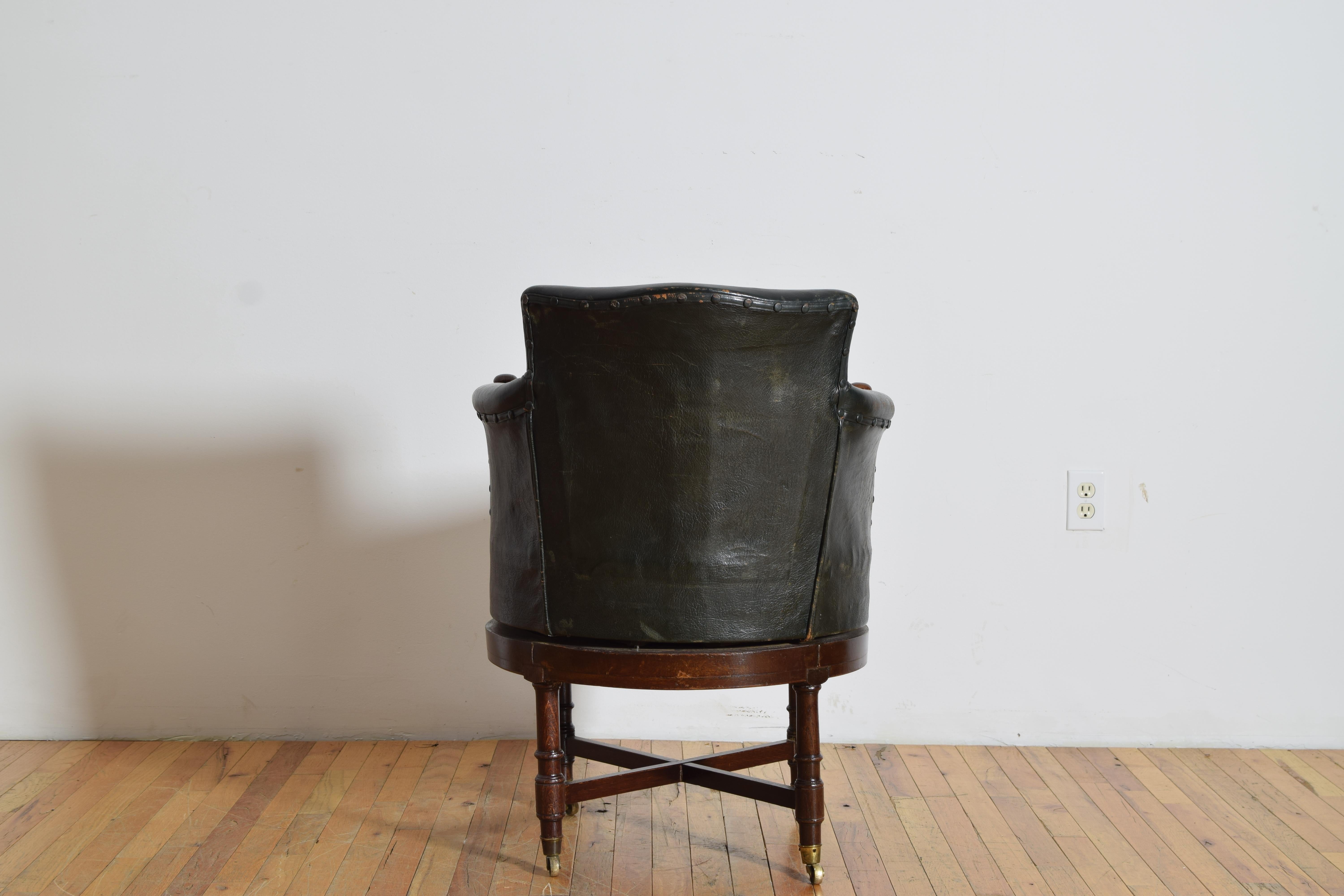 Französisch Louis Philippe Periode Eiche & Leder gepolstert Schreibtisch Bergere, ca. 1840 (Eichenholz) im Angebot