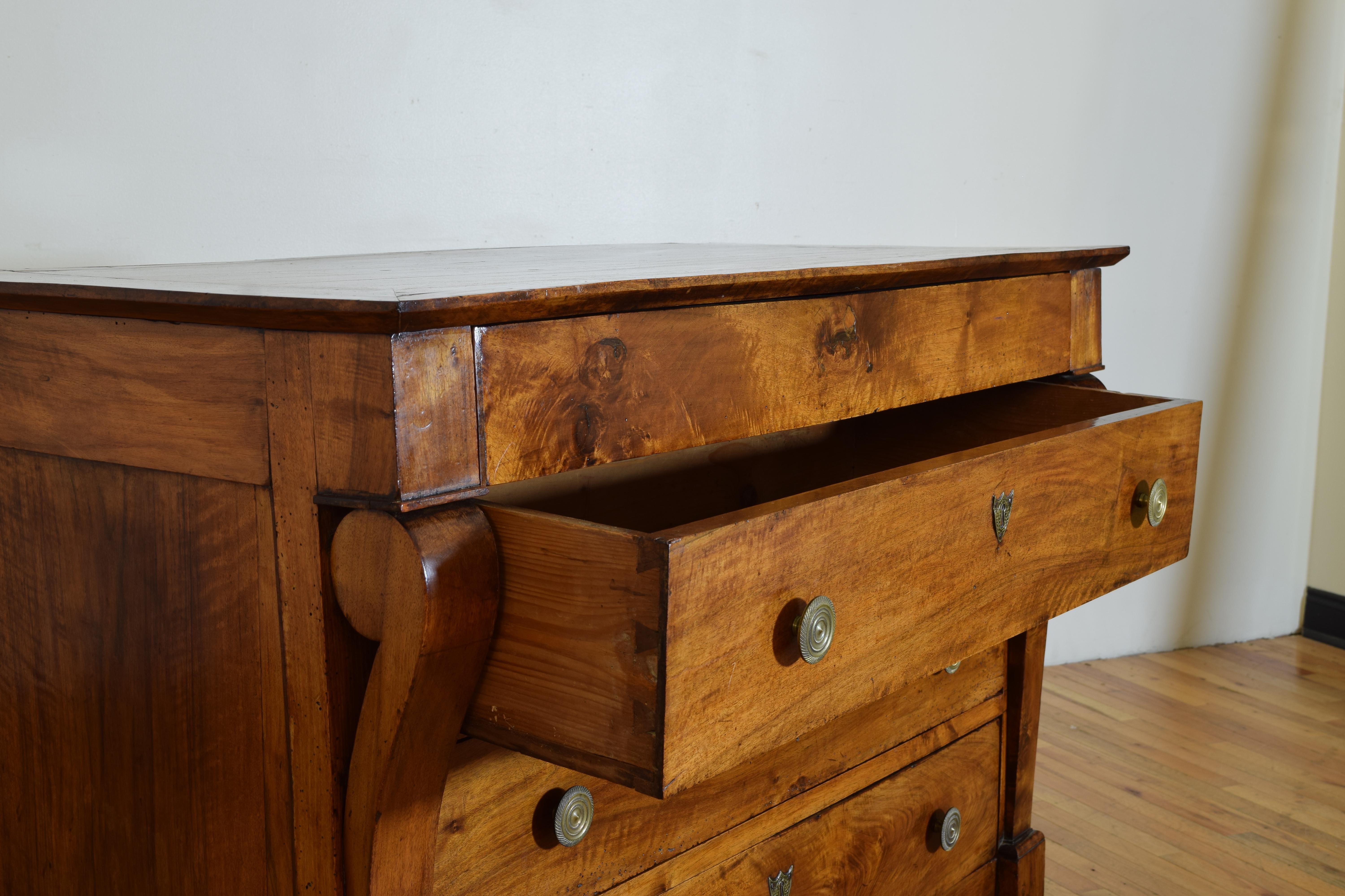 French Louis Philippe Period Shaped Light Walnut 4 Drawer Commode, ca. 1840 For Sale 3