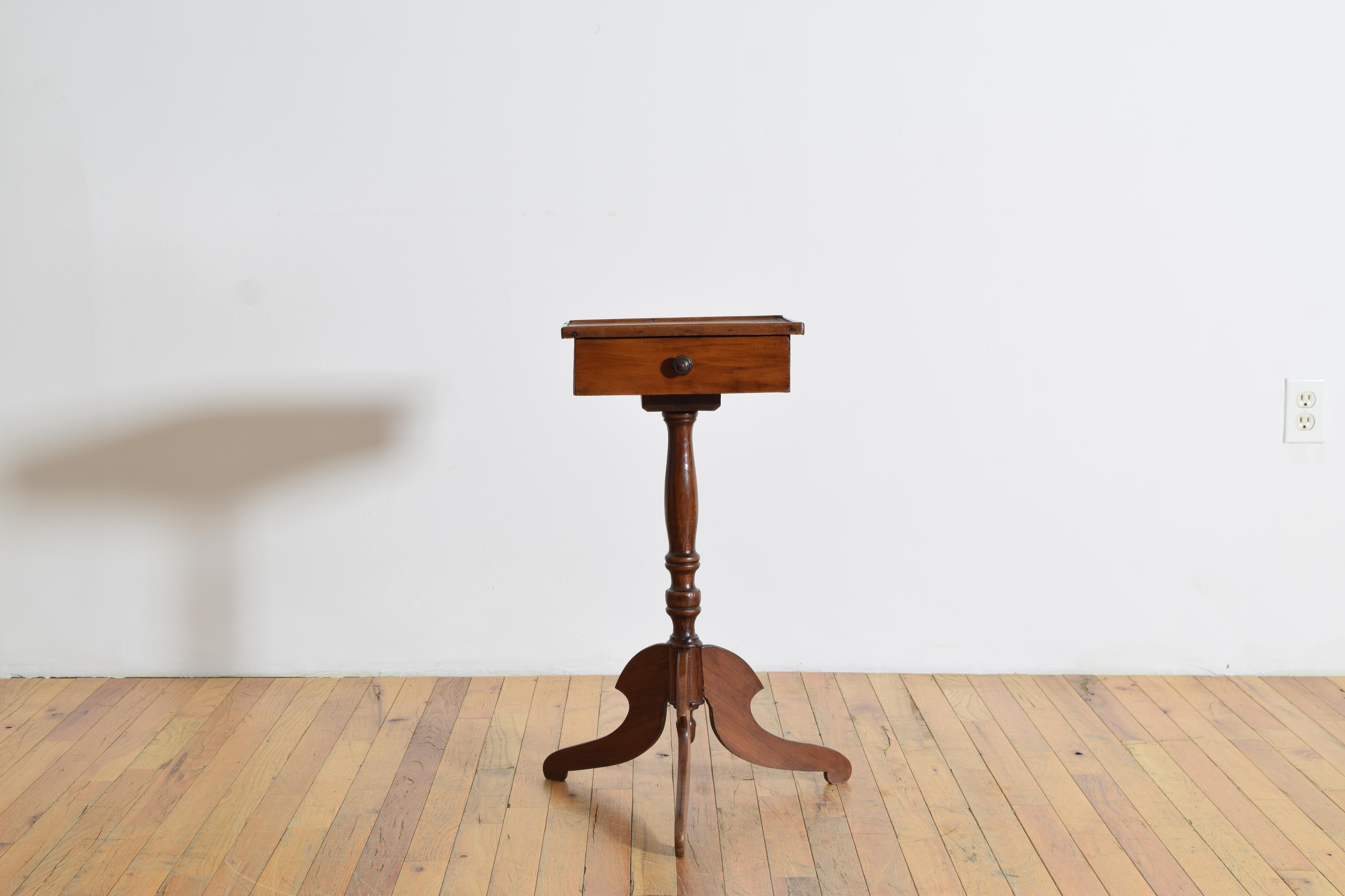 French Louis Philippe Period Walnut 1-Drawer Side Table, ca. 1835 In Good Condition For Sale In Atlanta, GA