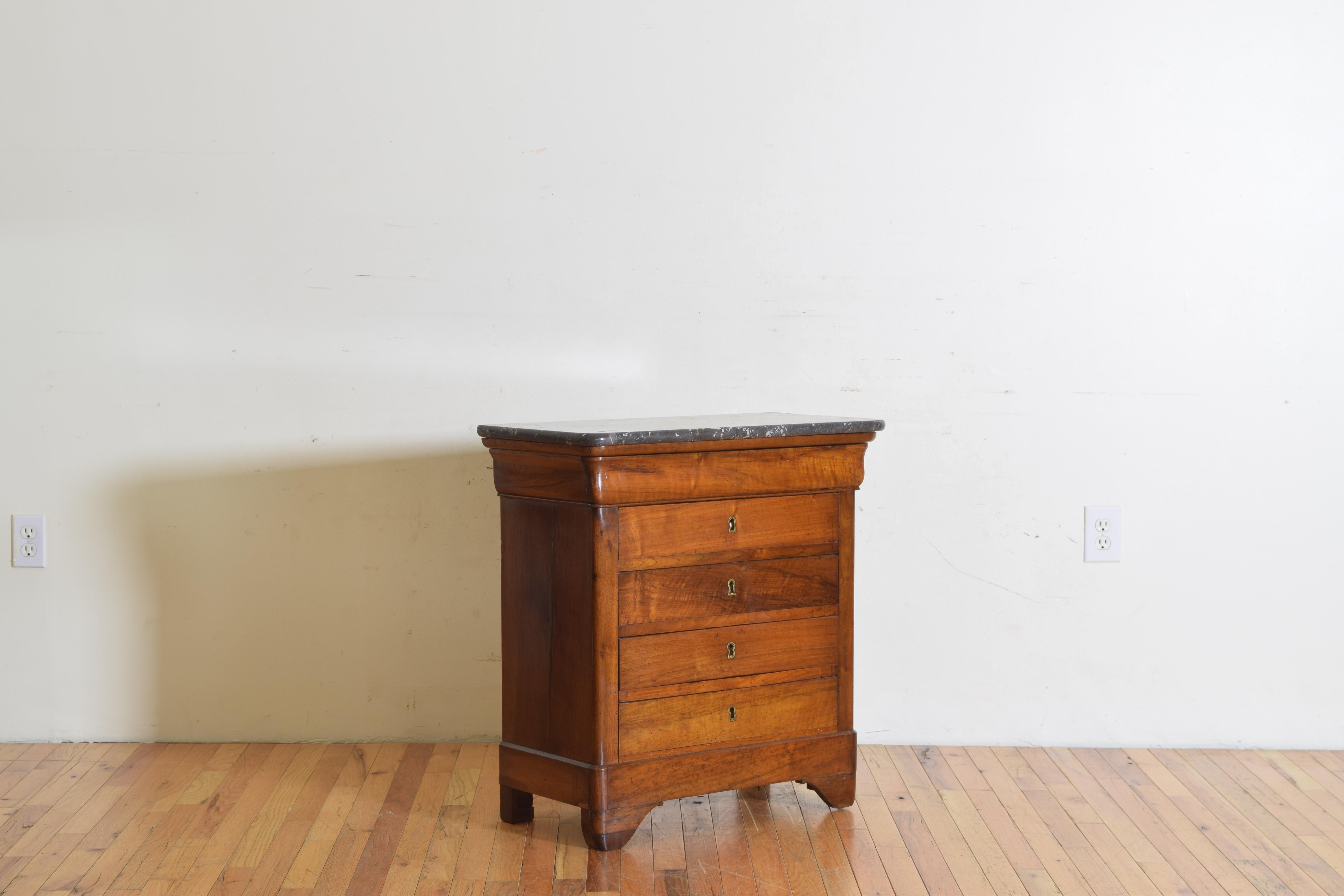 Having a marble top with rounded front edges above a conforming case housing 5 drawers, the top drawer hidden, raised on bracket feet.