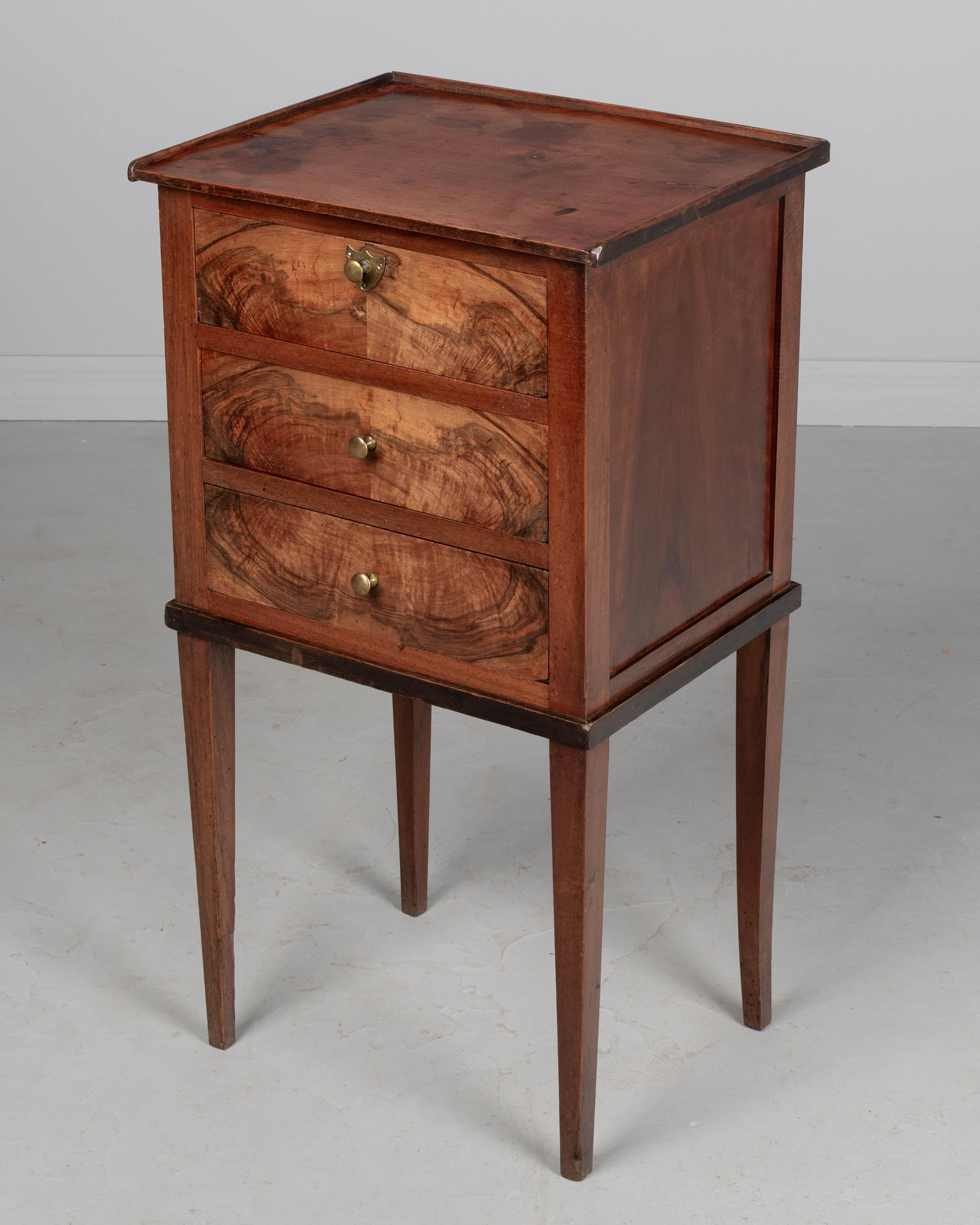 Mesa auxiliar o mesilla de noche Louis Philippe francesa Luis Felipe en venta