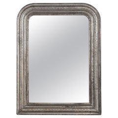 Espejo francés Louis Philippe de plata dorada 22,5" de ancho x 29,5" de alto
