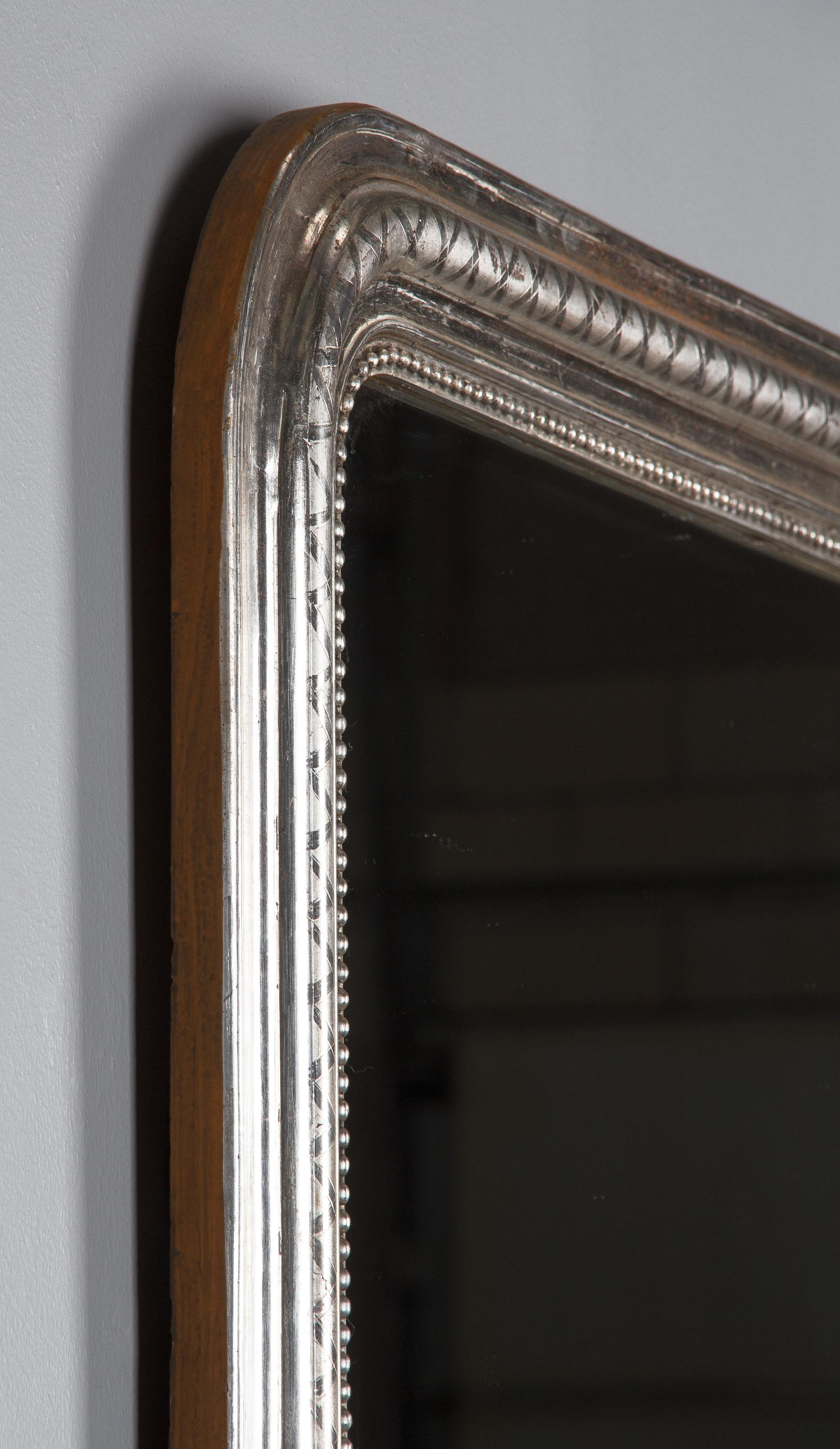 Miroir Louis Philippe français à feuilles d'argent:: milieu des années 1800 5