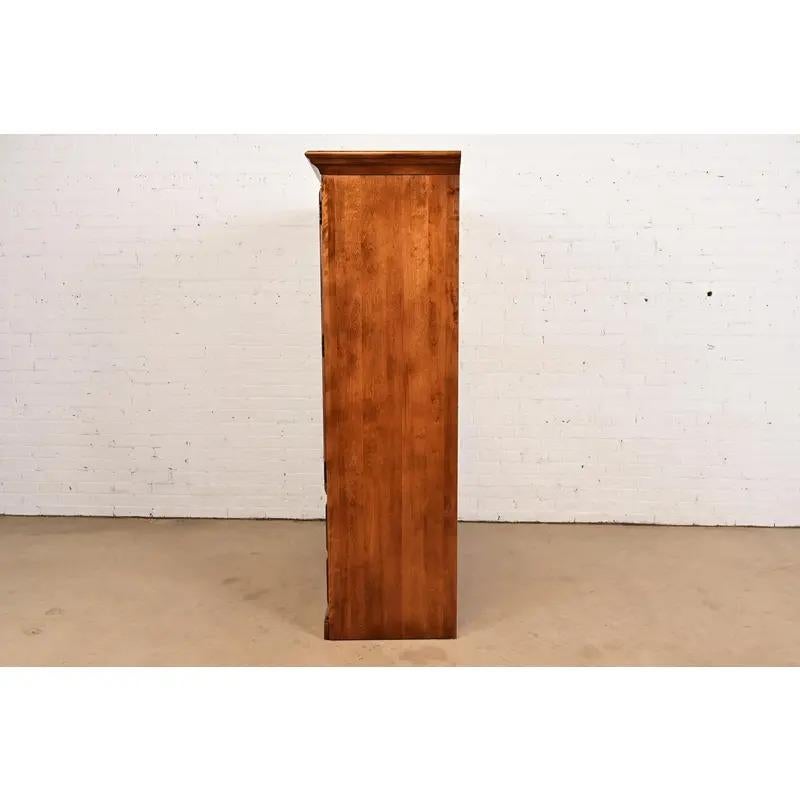 Bibliothèque ou Médiathèque en érable massif sculpté de Louis Philippe en vente 6