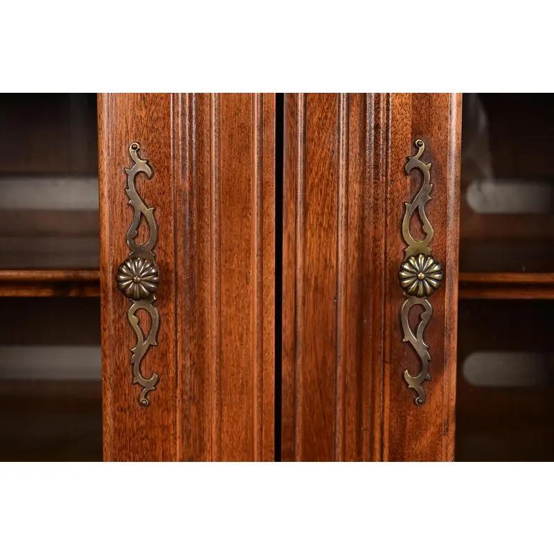 Bibliothèque ou Médiathèque en érable massif sculpté de Louis Philippe en vente 1