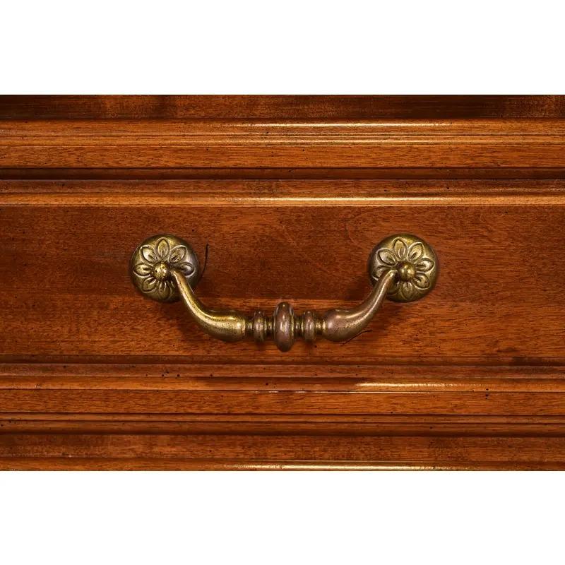 Französisch Louis Philippe Massiv geschnitzt Ahorn Dessous Chest oder Semainier im Angebot 3