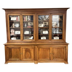 Bibliotheque française en noyer de style Louis Philippe