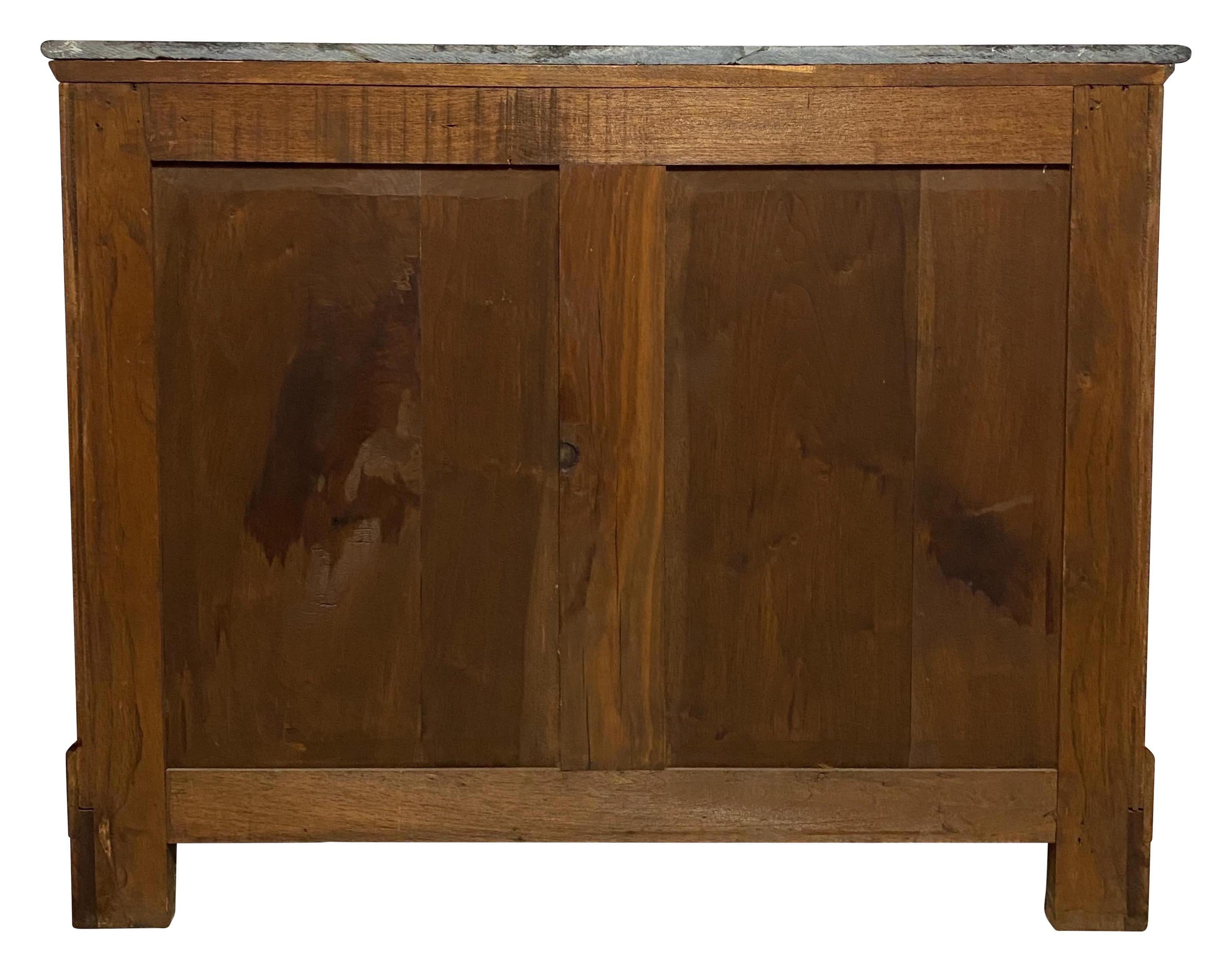 French Louis Philippe Style Burled Walnut Chest of Drawers, Early 19th Century For Sale 4