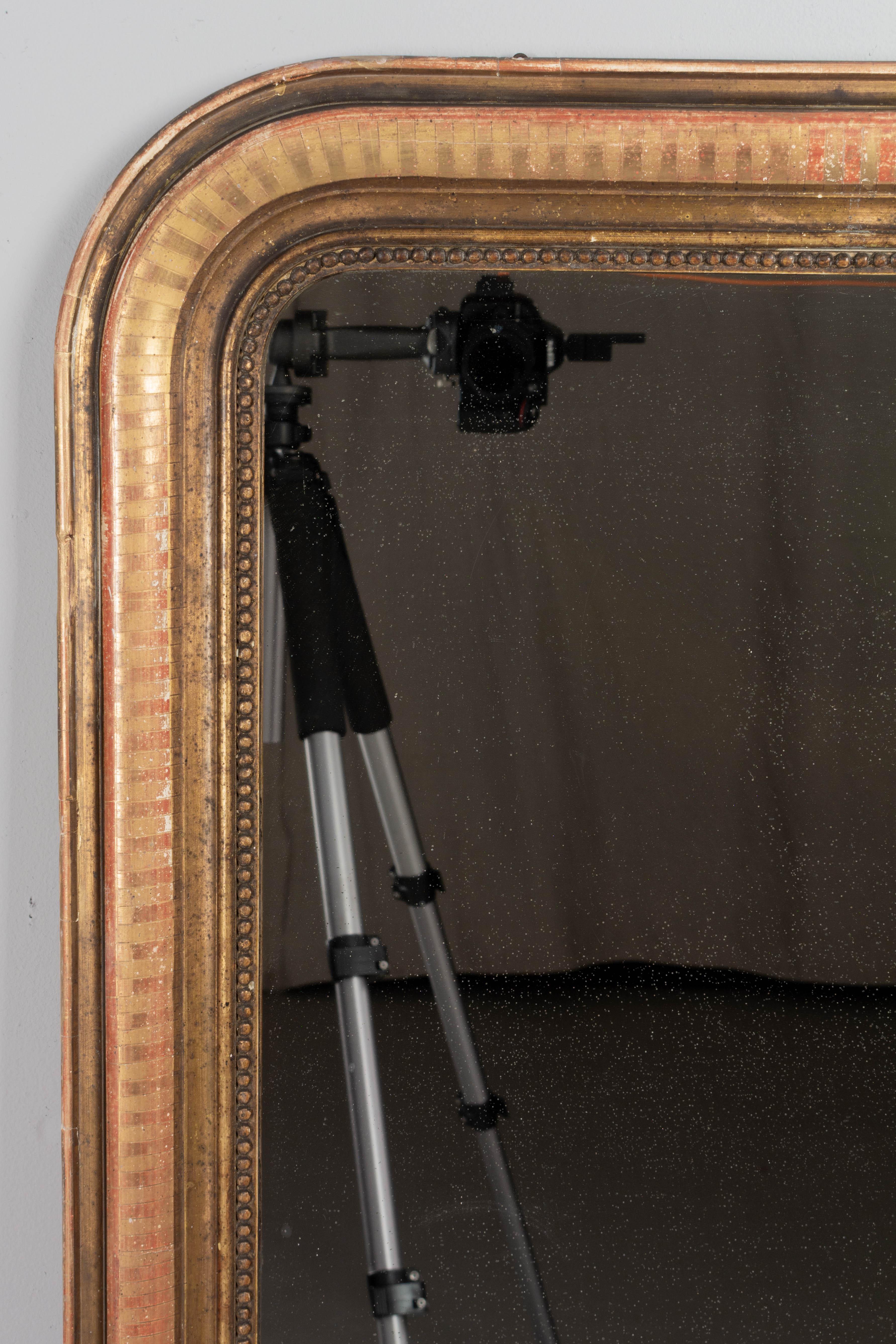 Français Miroir doré de style Louis Philippe français en vente