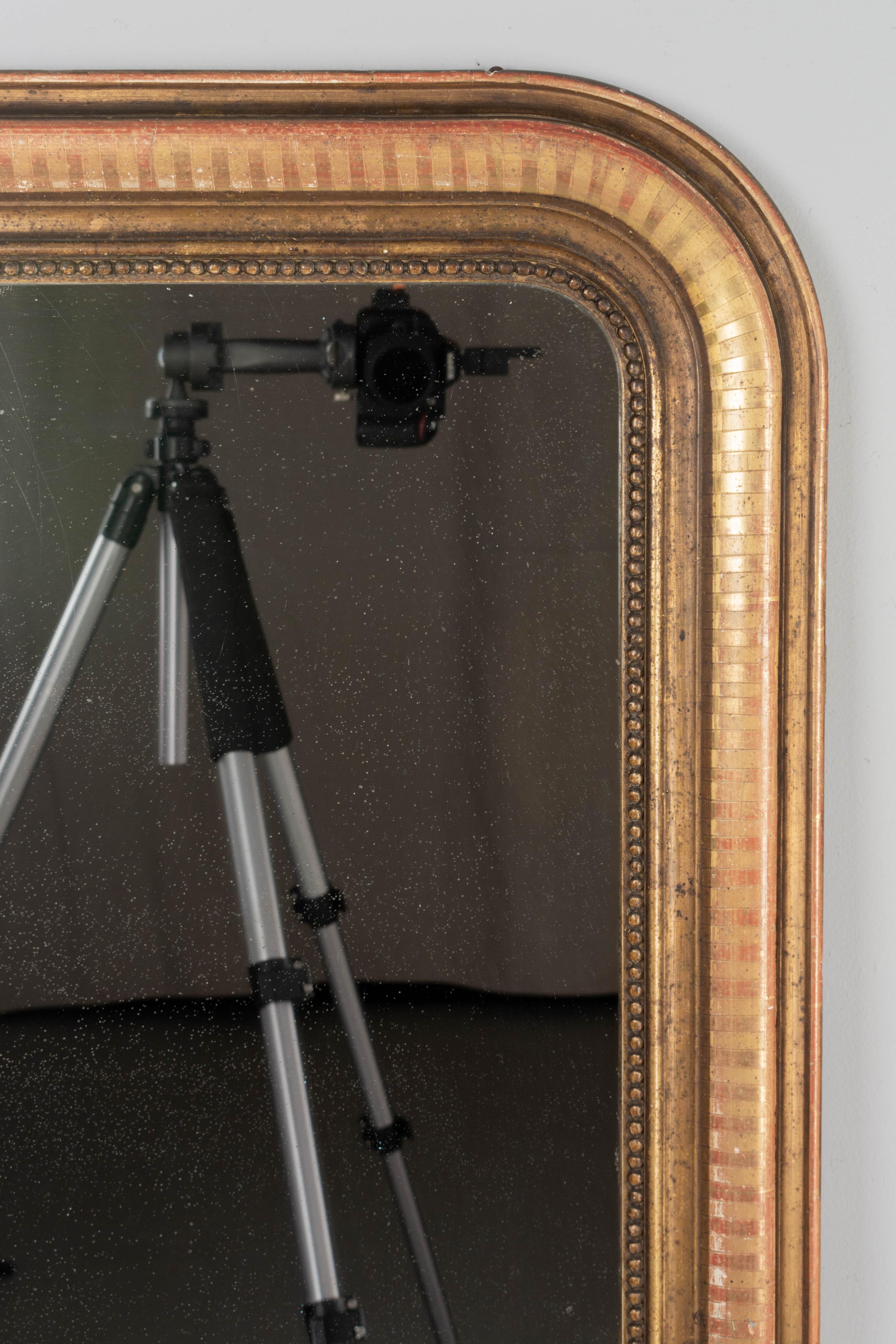 Fait main Miroir doré de style Louis Philippe français en vente