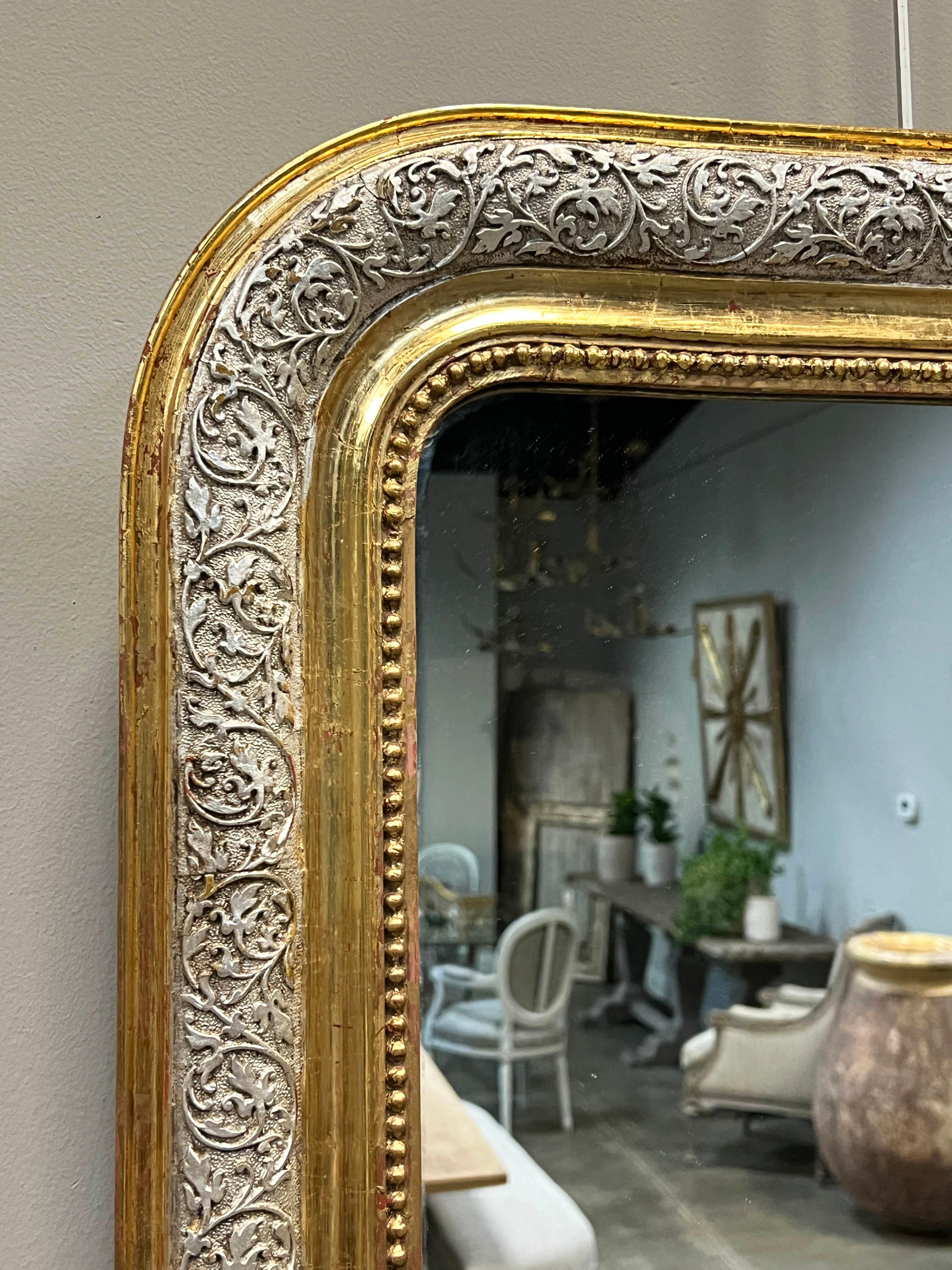 Francese Specchio francese in stile Louis Philippe in oro e argento dorato in vendita