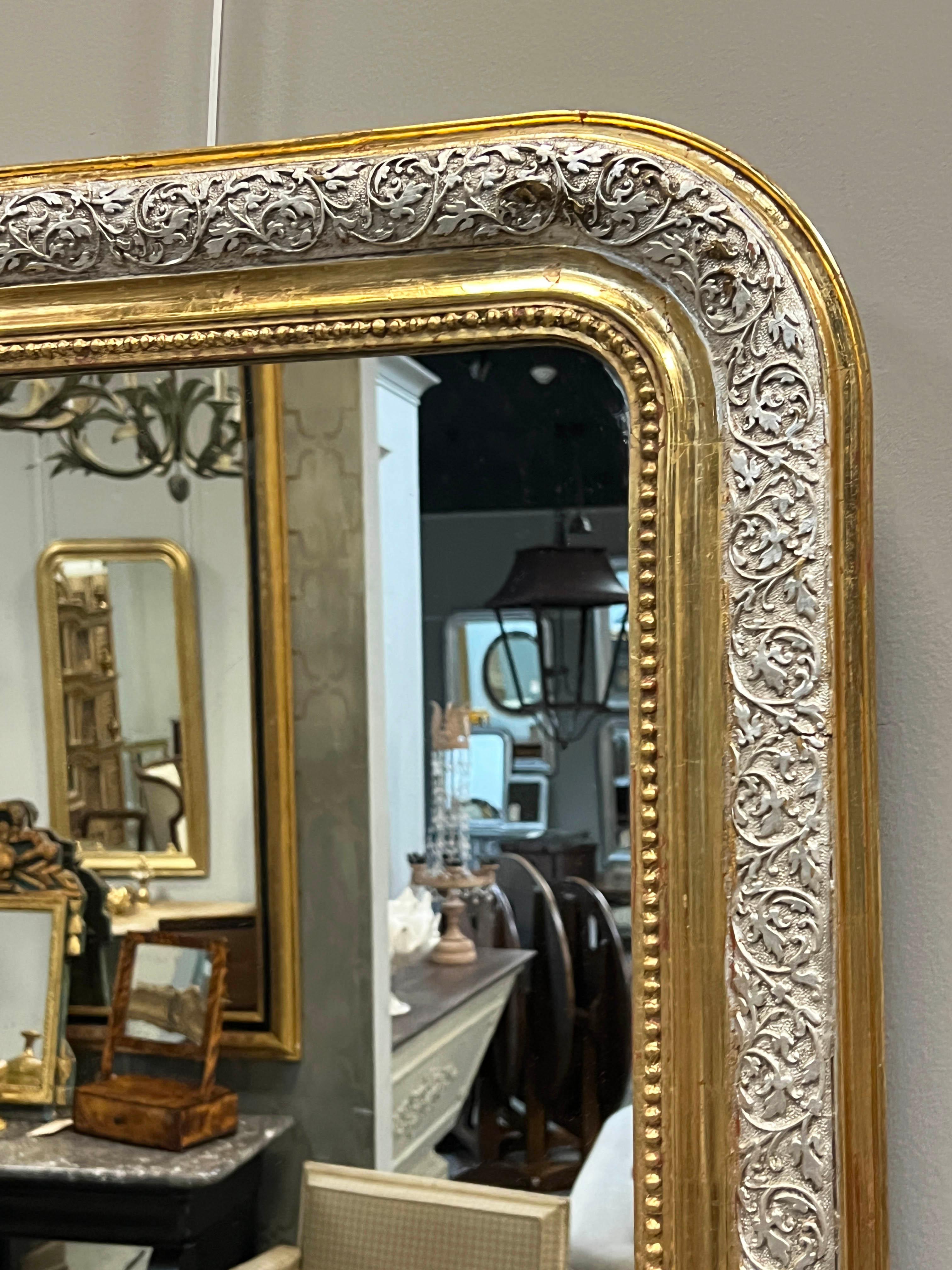 Specchio francese in stile Louis Philippe in oro e argento dorato In condizioni buone in vendita a Houston, US