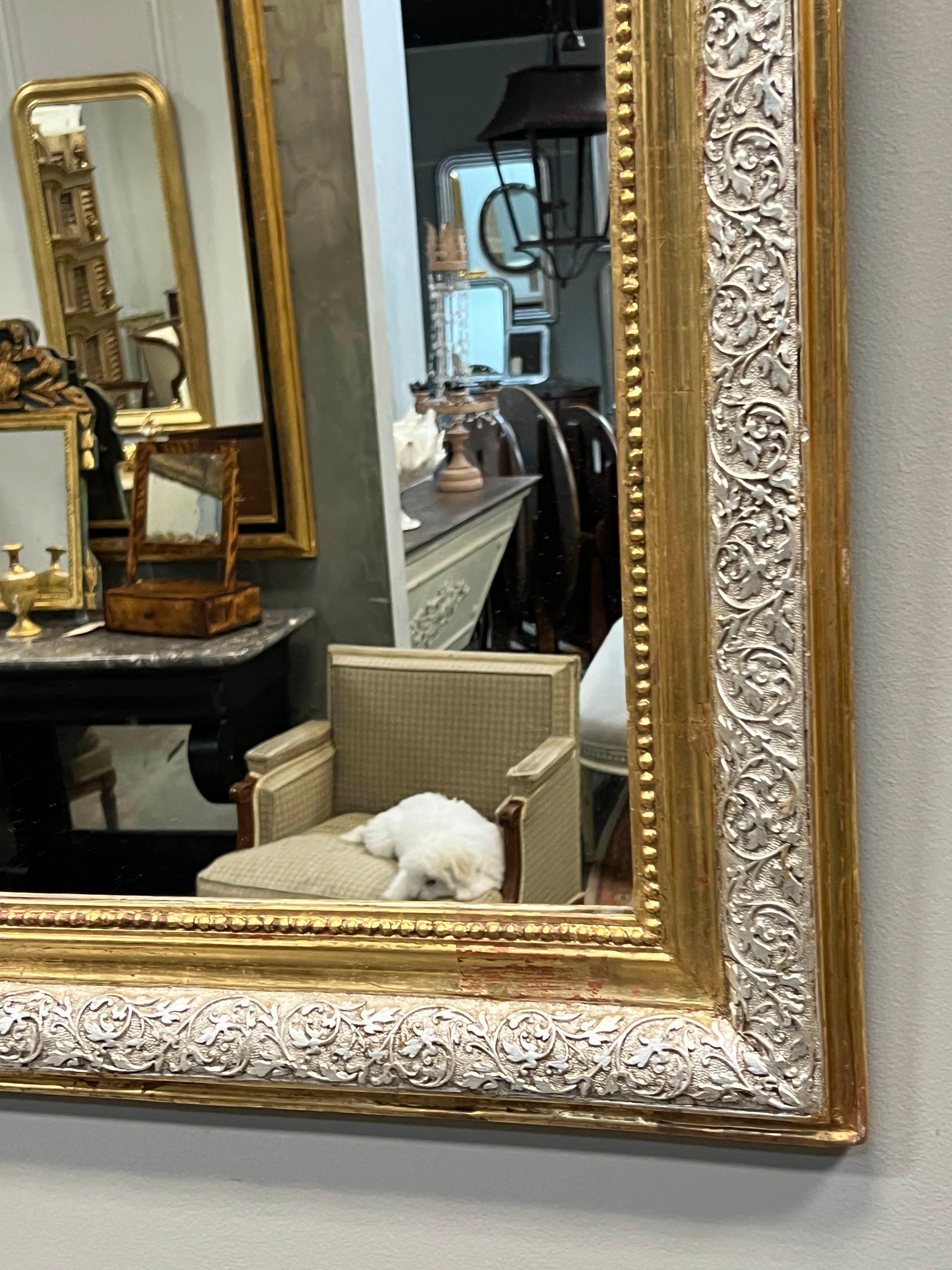 XX secolo Specchio francese in stile Louis Philippe in oro e argento dorato in vendita